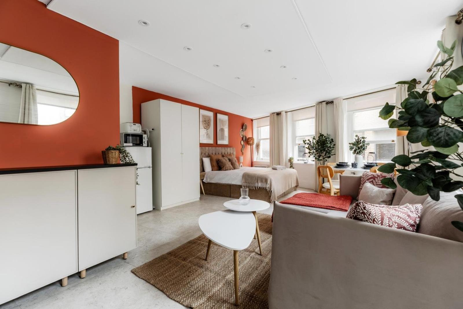 Regents Street's Superb Studios! Apartment