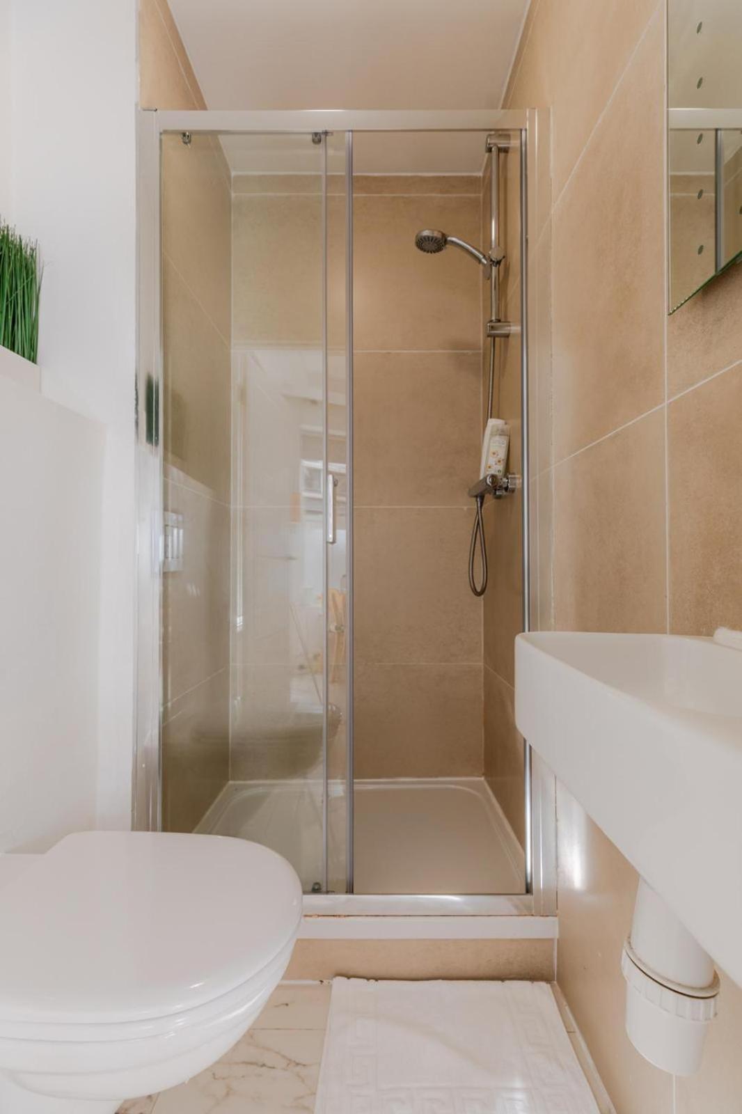 Regents Street's Superb Studios! Apartment *