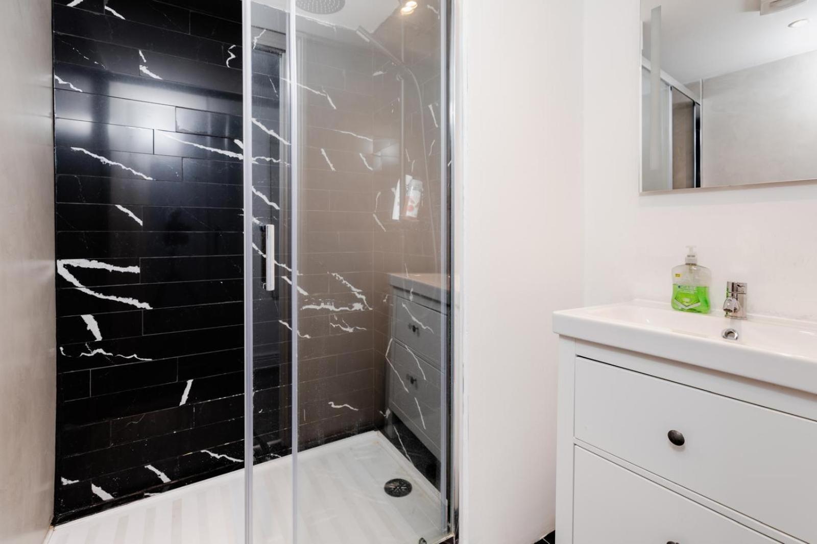 Regents Street's Superb Studios! * London