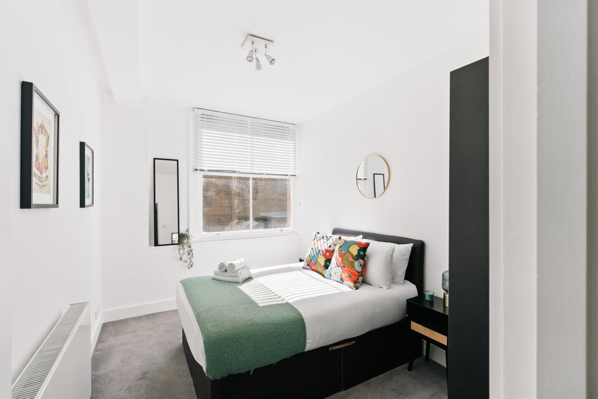 Modern 2br With Lift Access Prime Location Apartment *