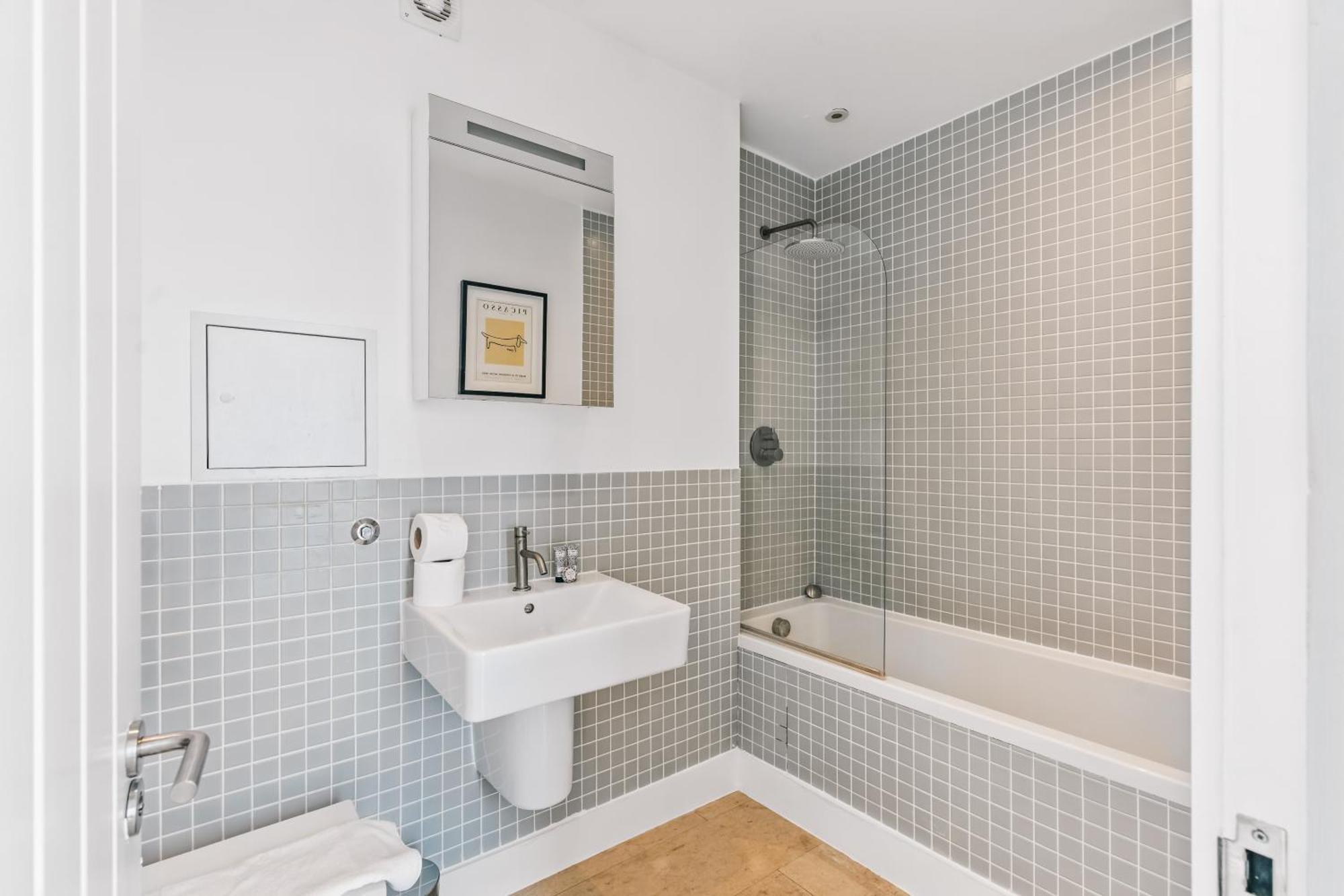 Modern 2br With Lift Access Prime Location Apartment London