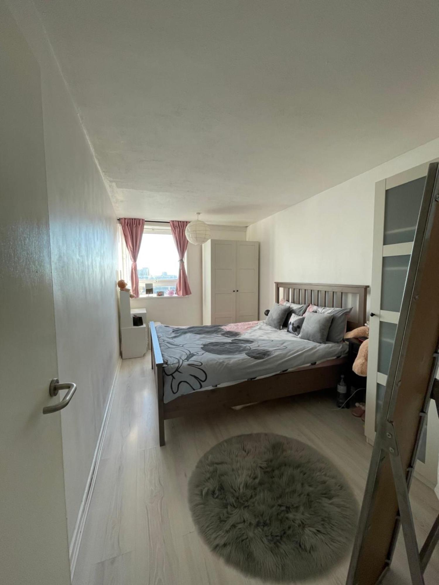 Large One Bedroom Apartment, With View, Canary Wharf *