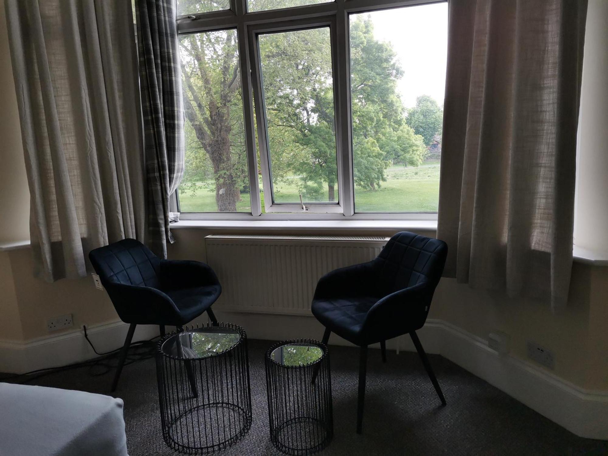 Ax 1 Bed & Breakfast London