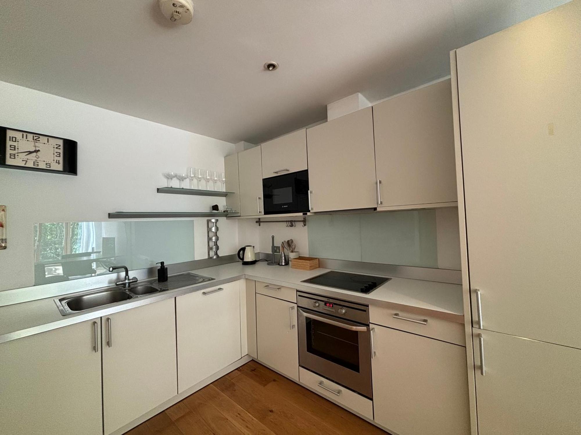 Apartment Stylish 1bd Flat In Gated Community Clapham London