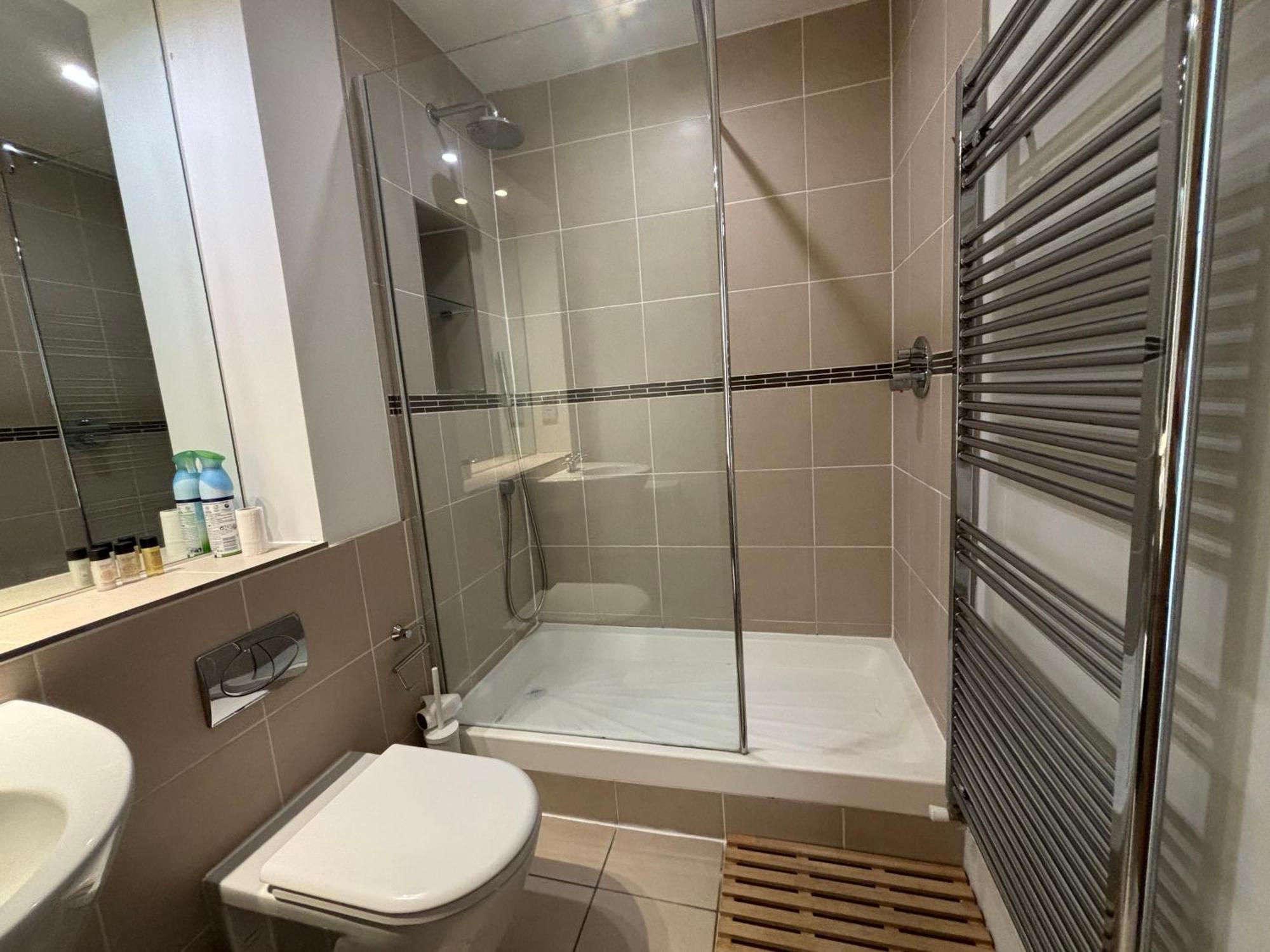 Stylish 1bd Flat In Gated Community Clapham * London