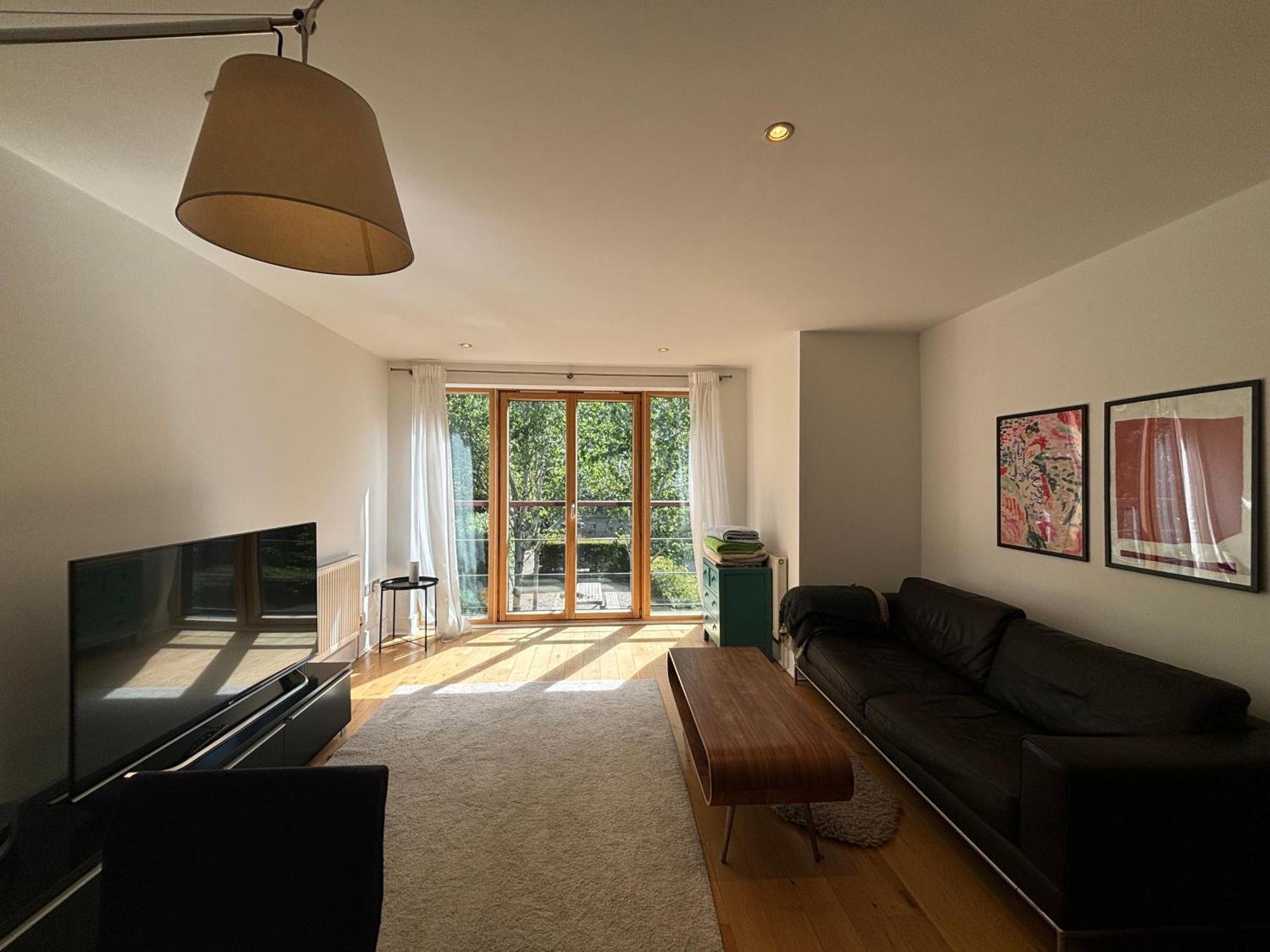 Stylish 1bd Flat In Gated Community Clapham Apartment