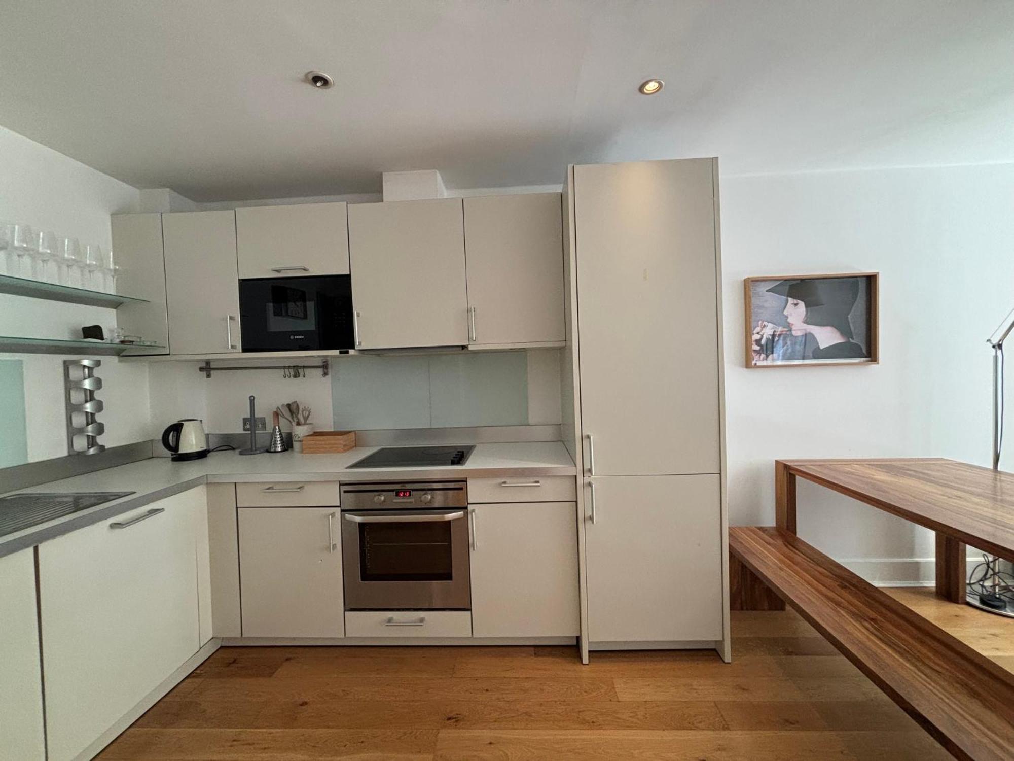 Stylish 1bd Flat In Gated Community Clapham *