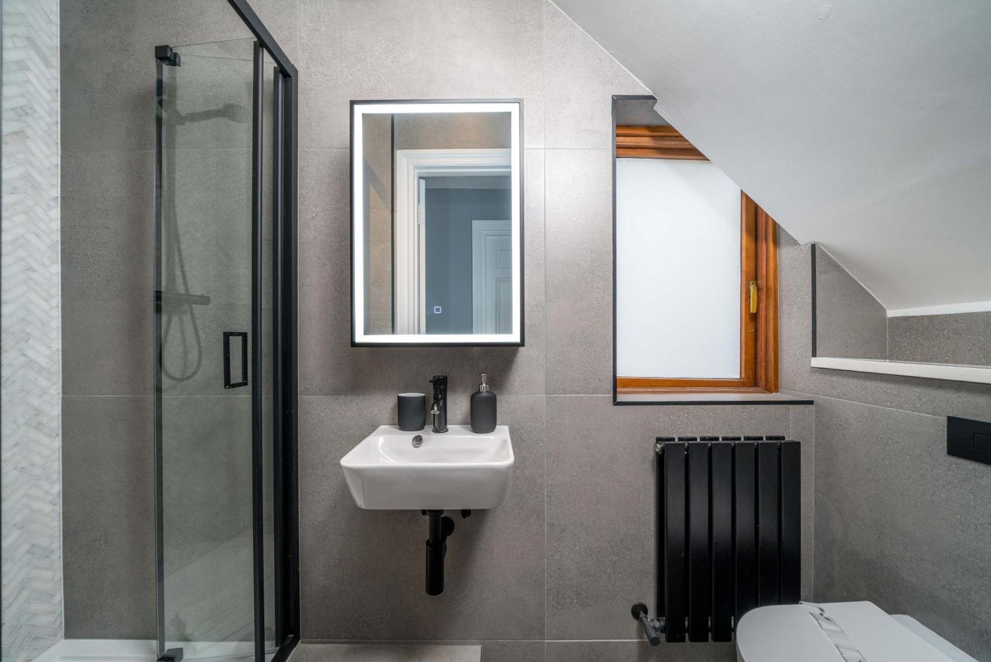 Joivy Modern And Elegant 2-bedrooms London