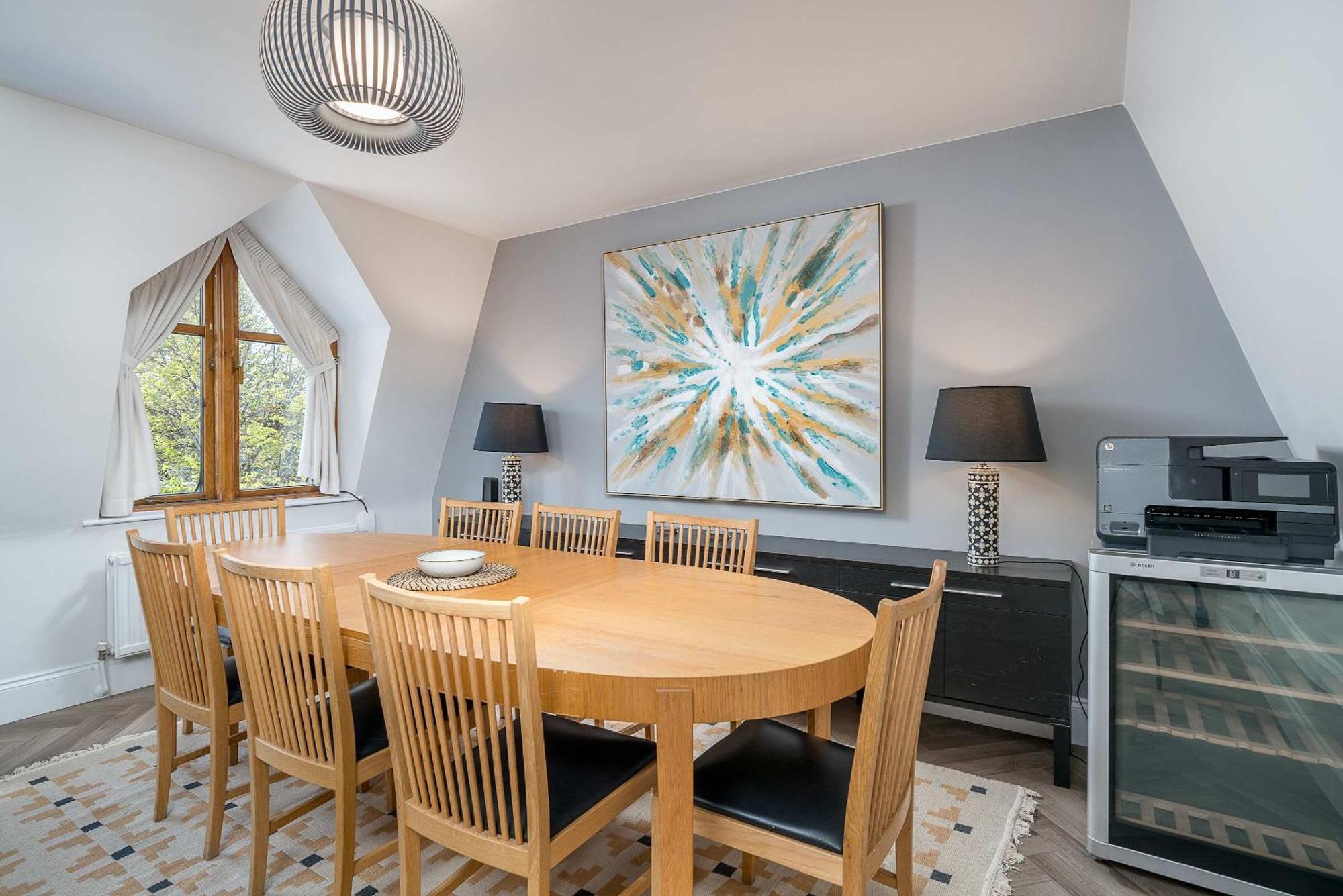 Joivy Modern And Elegant 2-bedrooms