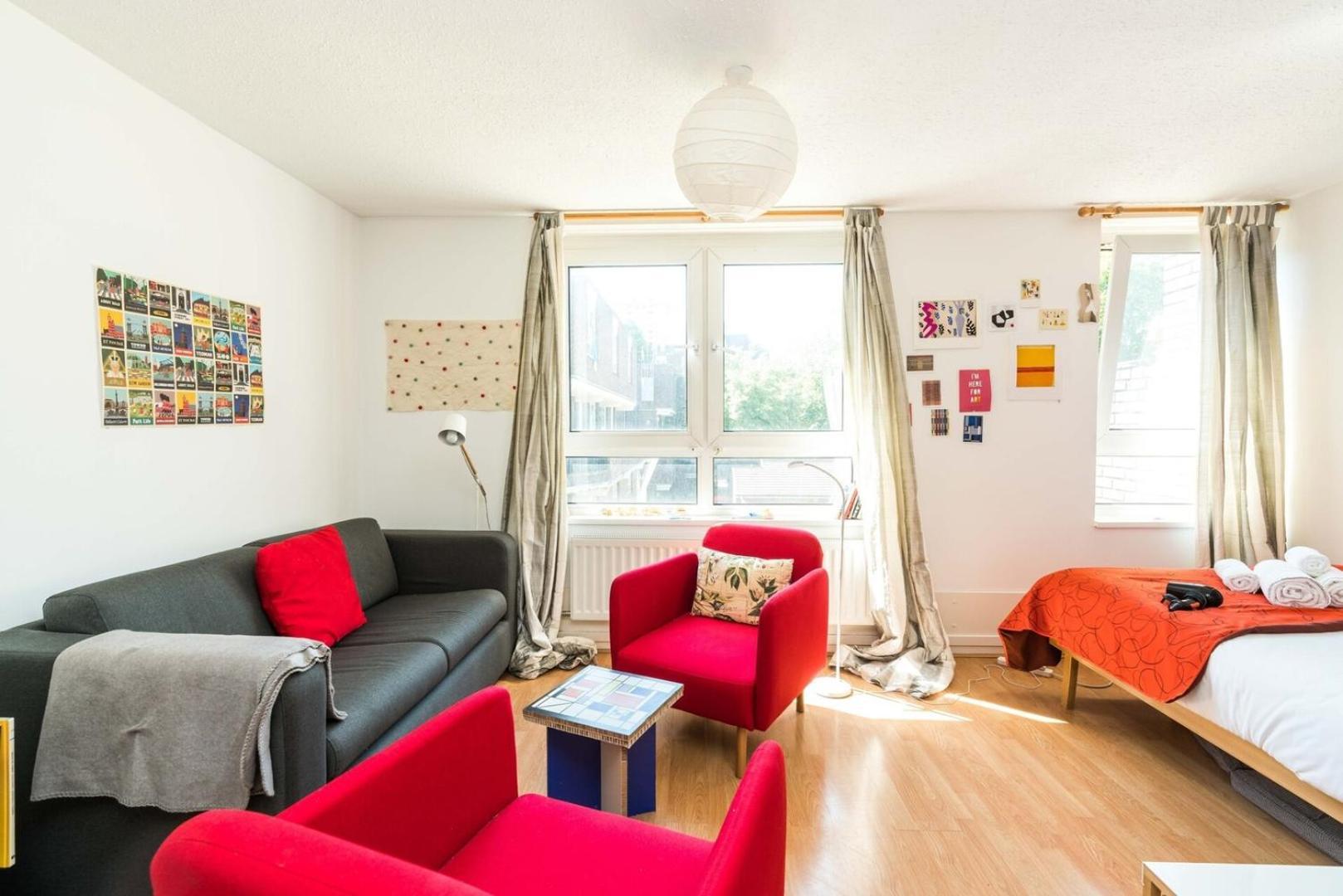 Bright & Cosy Close To Holiday home London