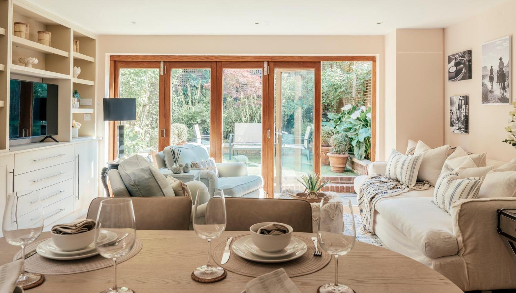 Beautiful Ground Floor Private Garden Apartment London