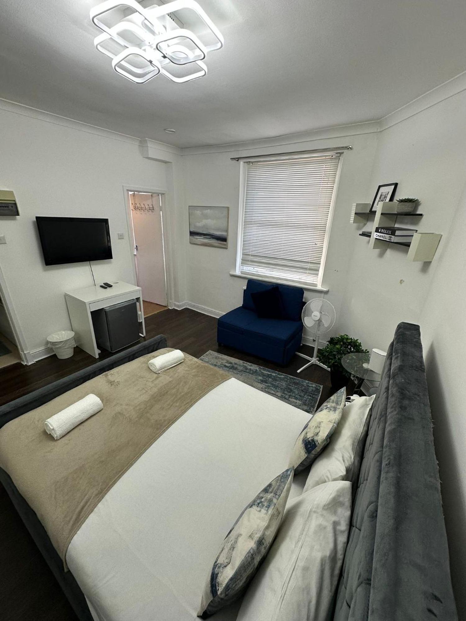 Cosy Near Hyde Park Apartment *