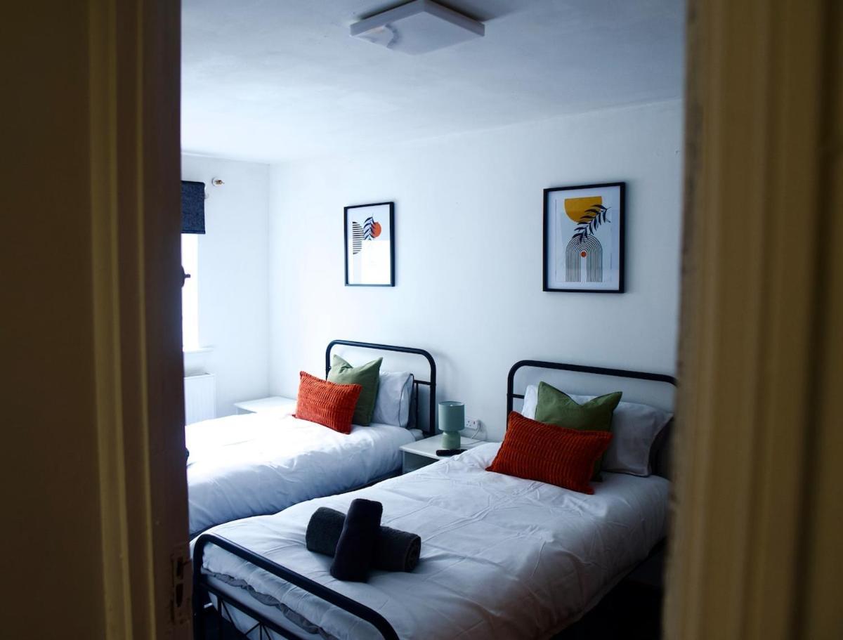 Appartement 3 Bedroom - 10min Walk Stratford Station - Sleep 6 *