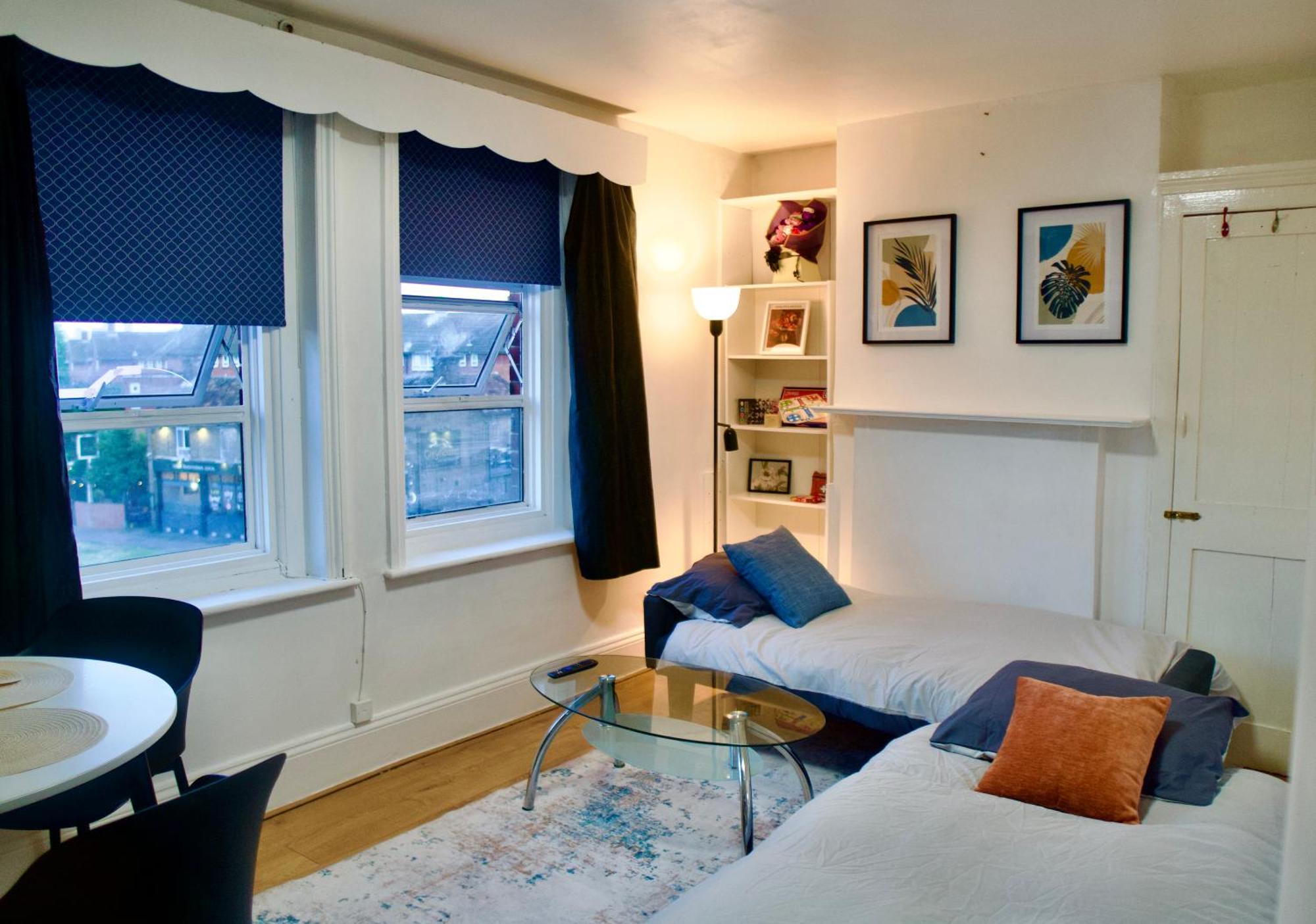 3 Bedroom - 10min Walk Stratford Station - Sleep 6
