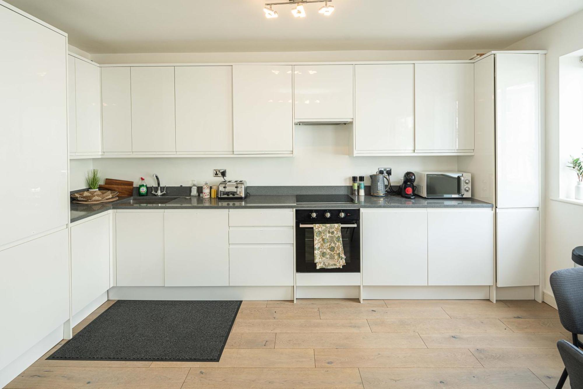 Charming Newly Refurb 2-Bed 2-Bath Entire Apartment With Ac Near Hyde Park, Paddington, Nottinghill And Kensington In Zone 1 Central London *