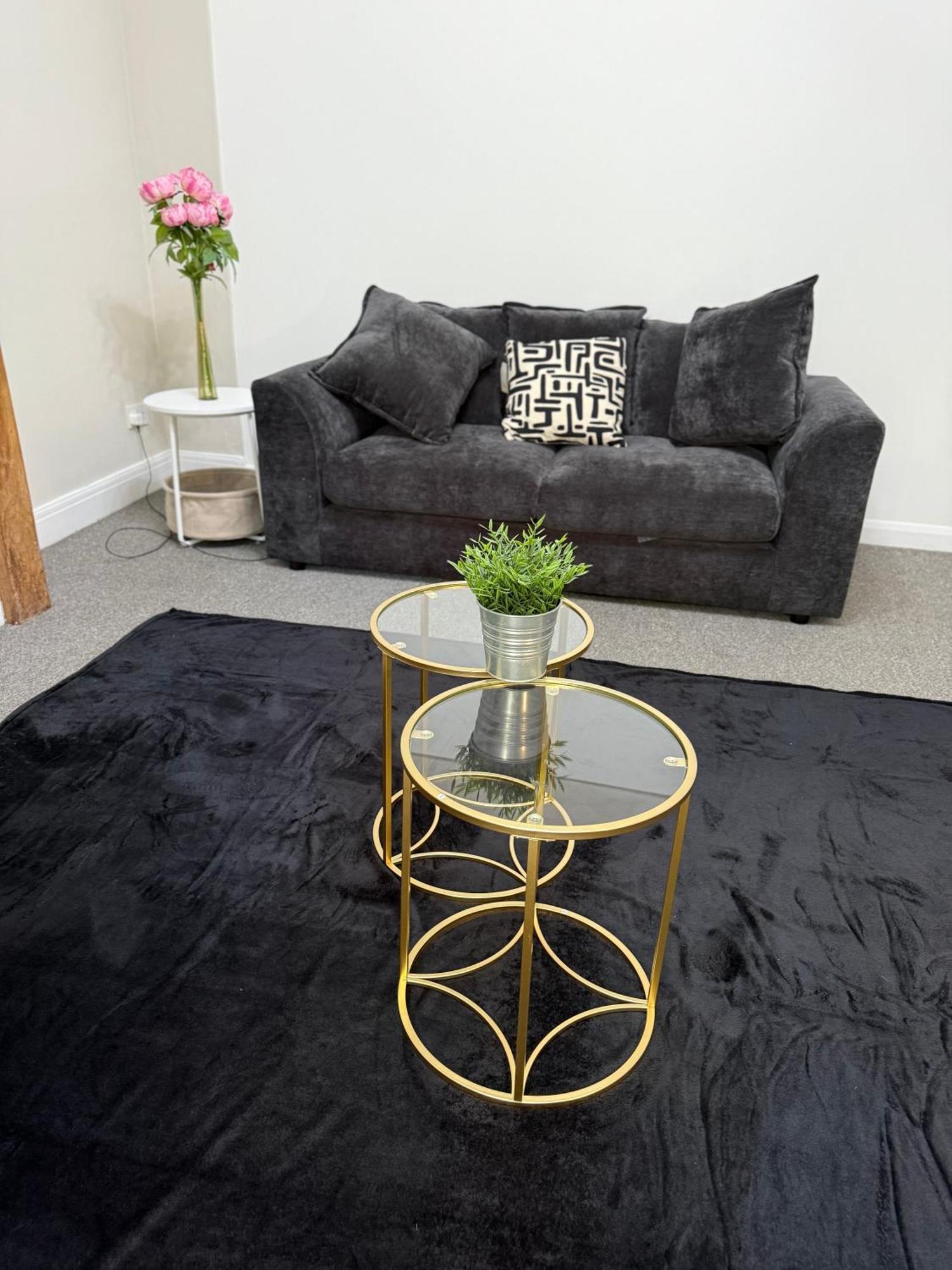 Holiday home Spacious 5-bedroom House Close To Station *