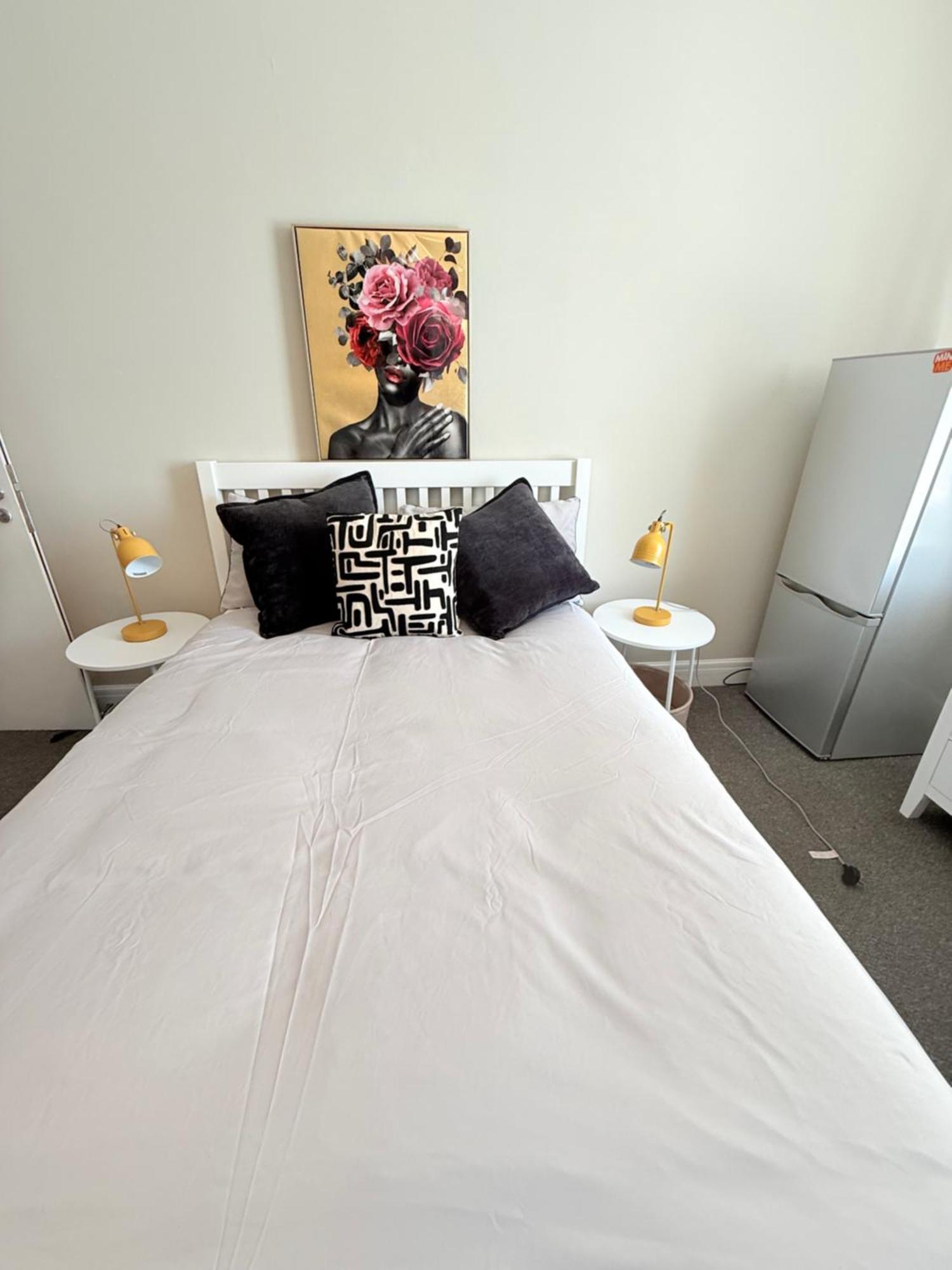 Spacious 5-bedroom House Close To Station Holiday home