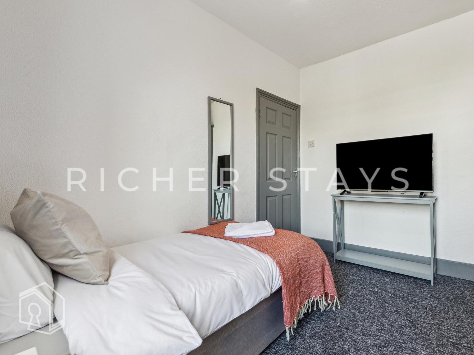 East Ldn Guest And Amenities Guest house