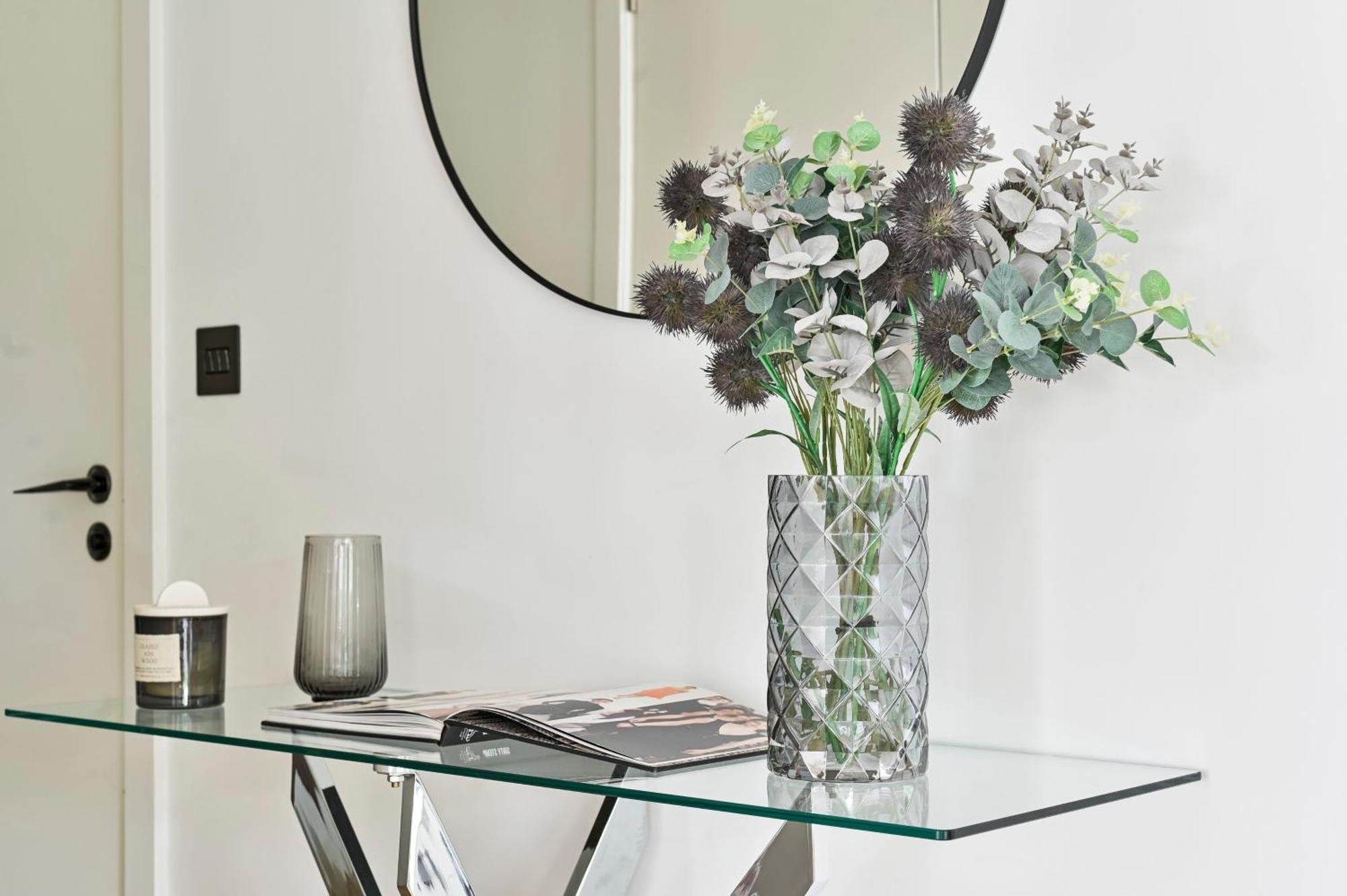 Exotic White -steps To Tube, Westfield, Portobello Apartment *