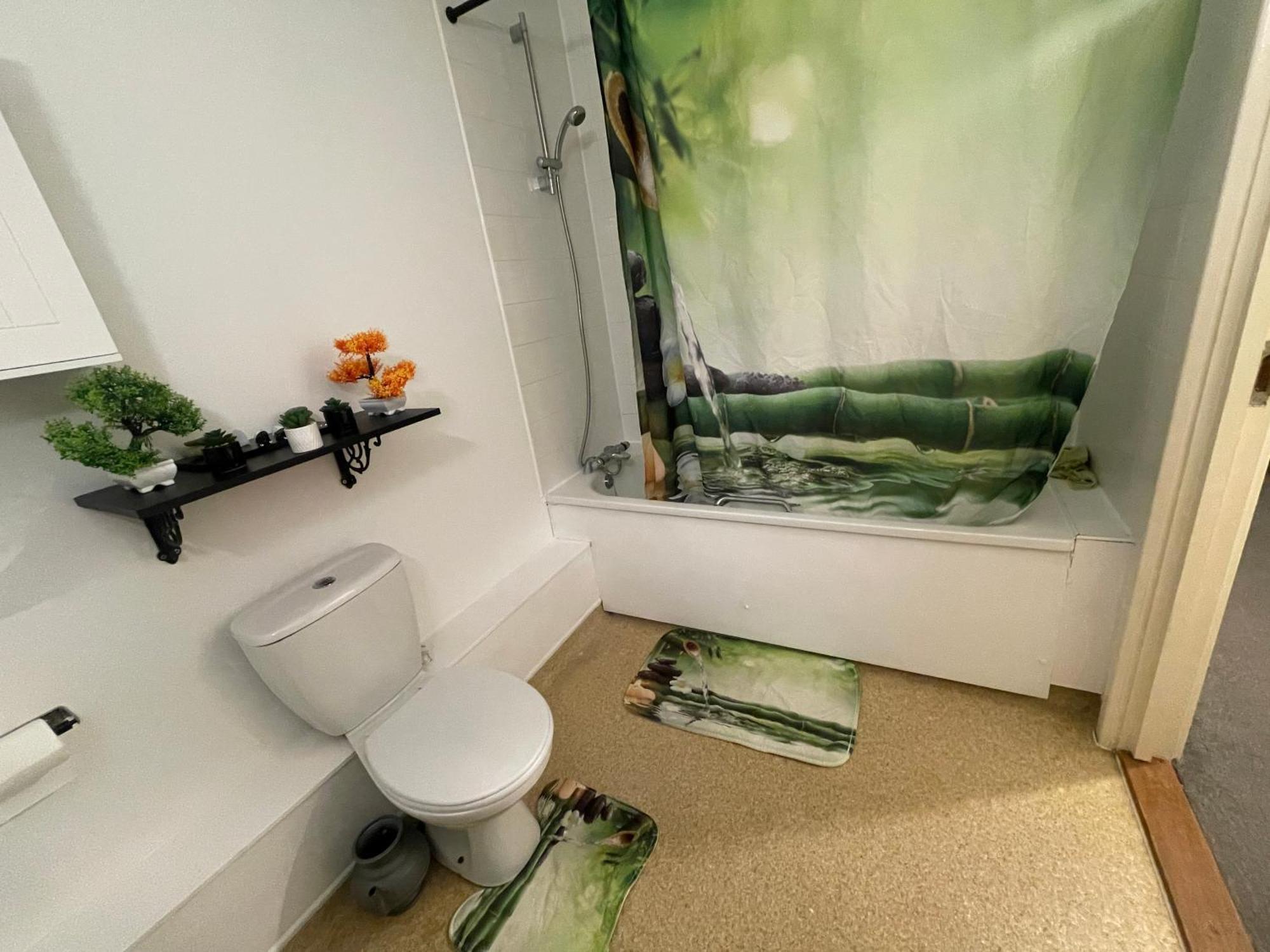 Luxurious Bedroom In One Bed Apartment * London