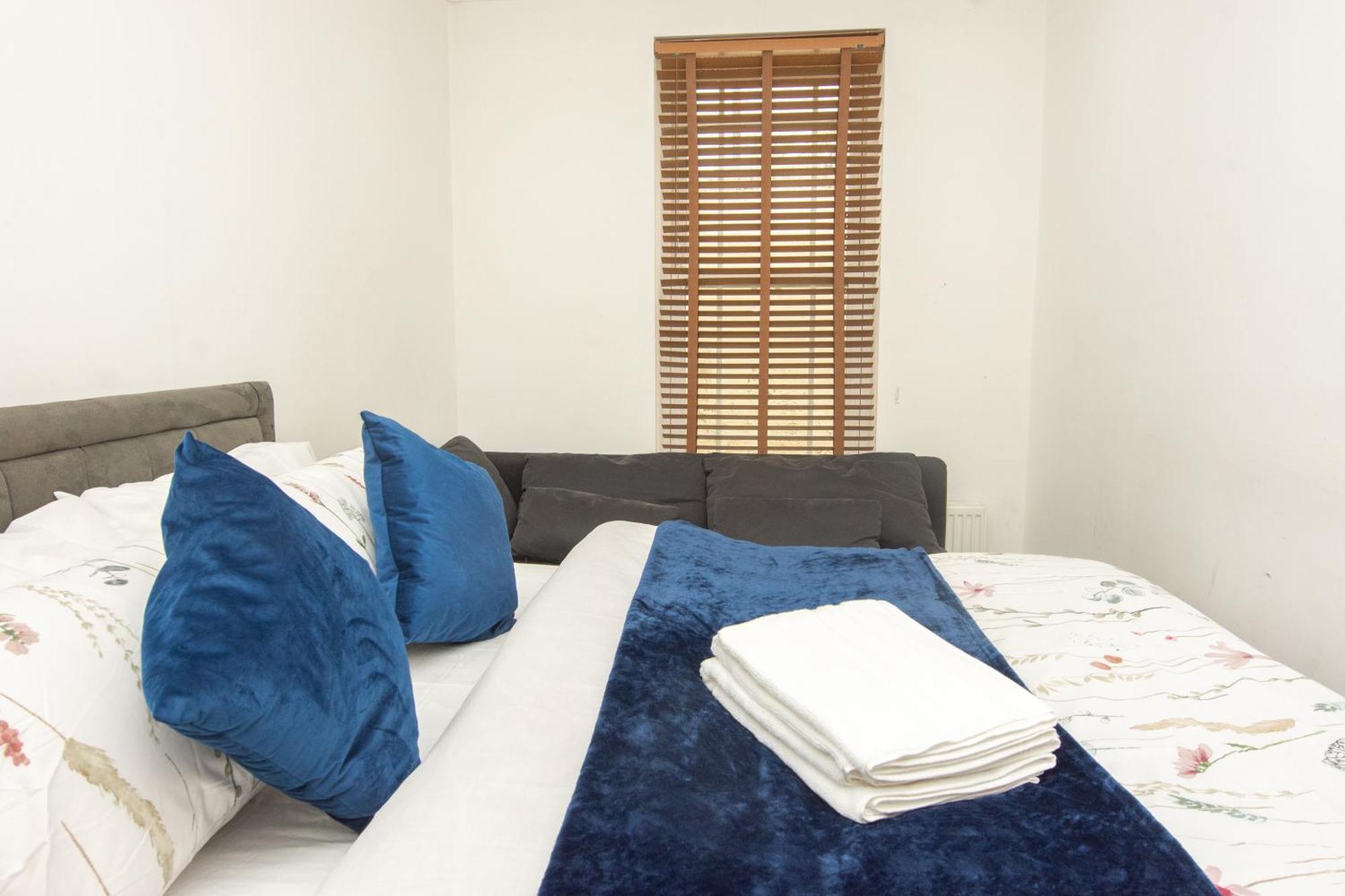 Evergreen Apartments- Flat 2 Apartment London