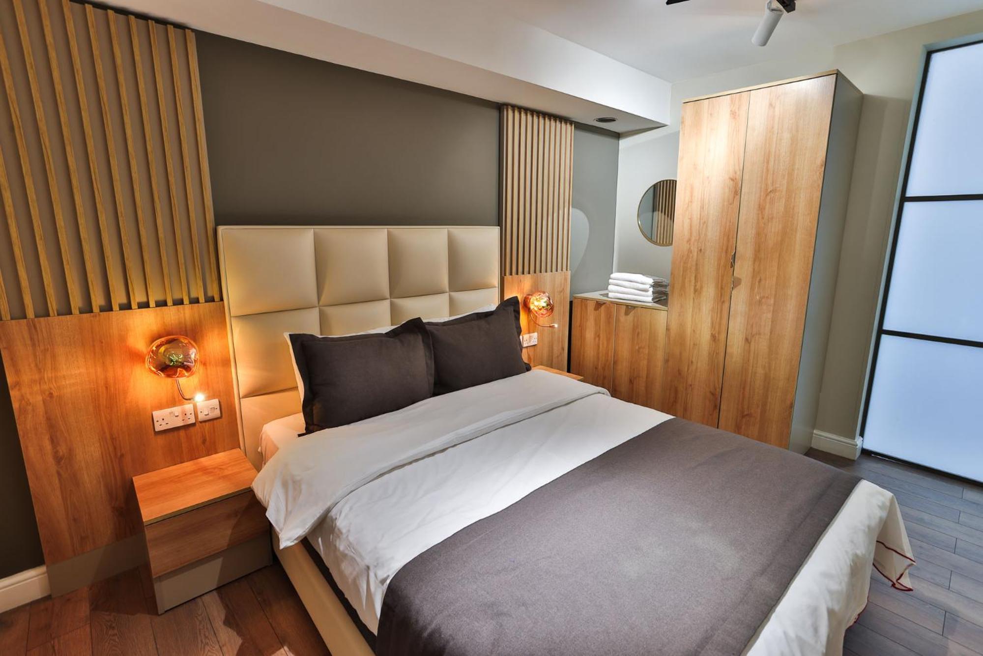 Capsule hotel Goodwin St