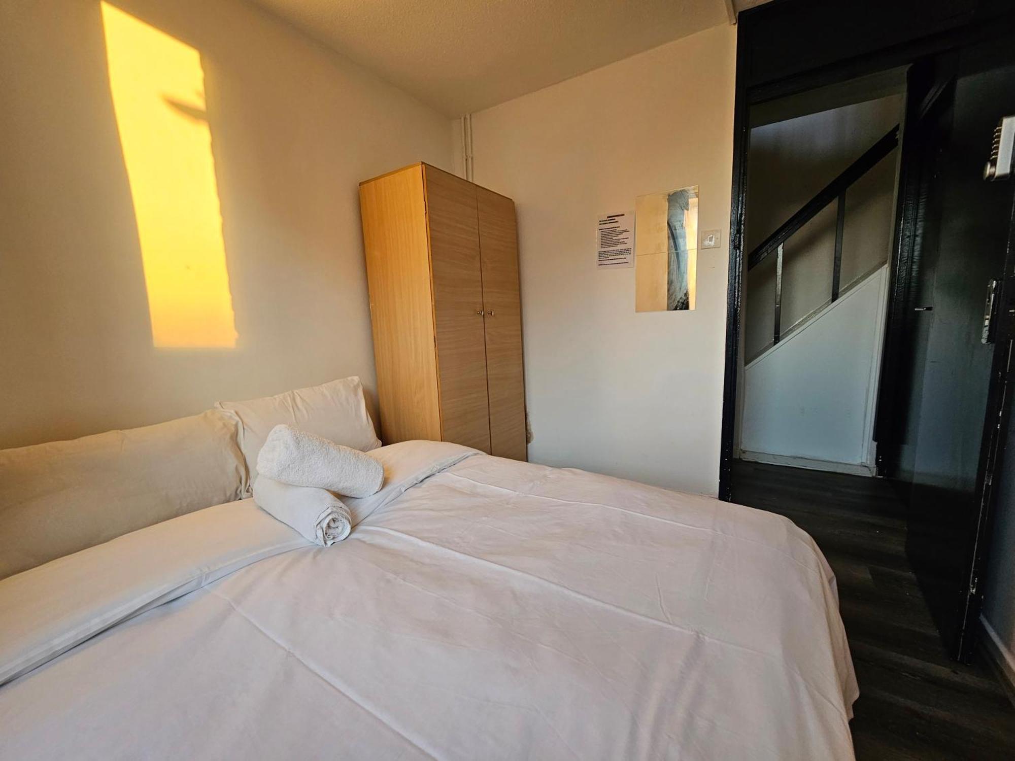 Wapping Guest house *