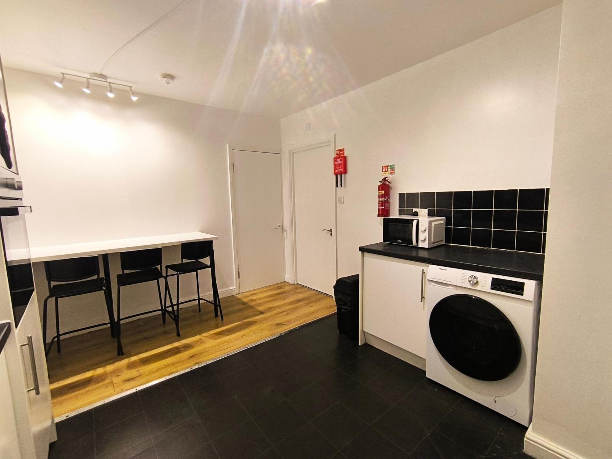 4 Person 3min From South Wimbeldon Tube Station Room2 Guest house London