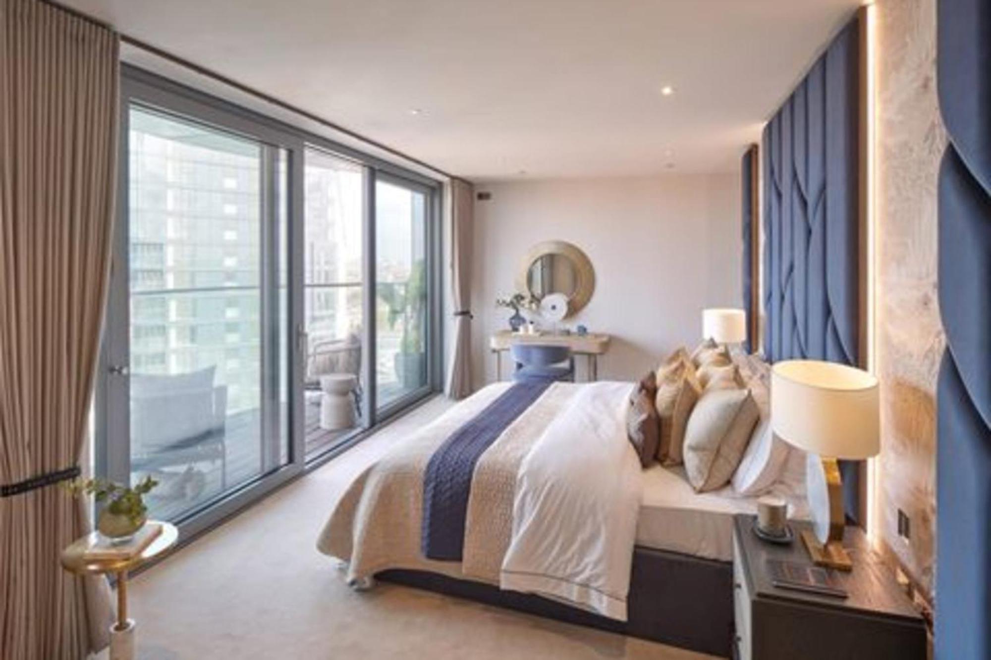 Beautiful Four Bedroom Penthouse Over Looking The River Thames London