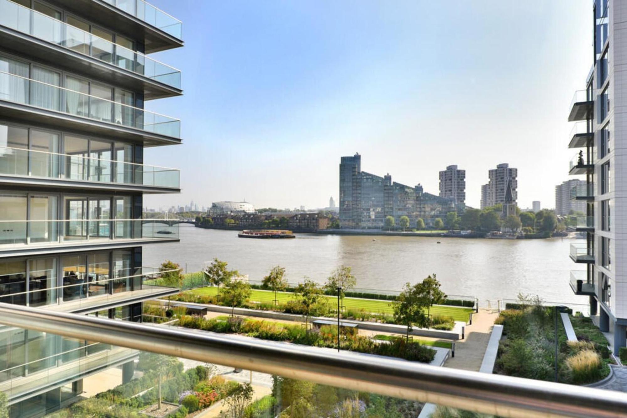 Prime Chelsea Waterfront Three Bedroom * London