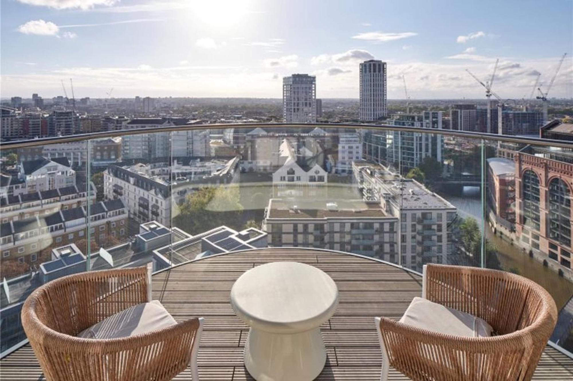 Apartment Prime Chelsea Waterfront Three Bedroom