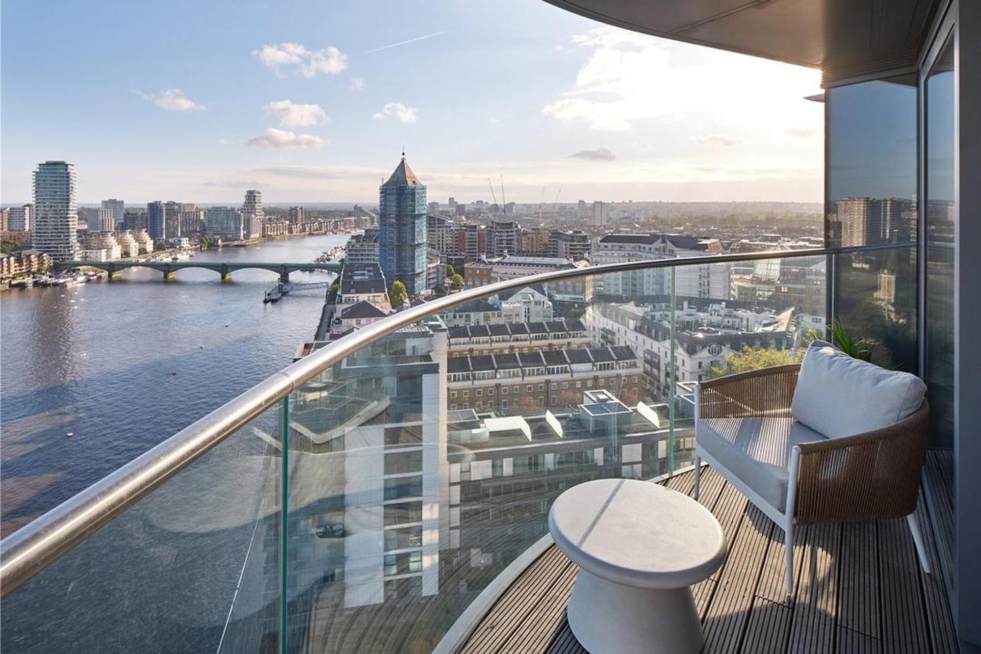 Apartment Prime Chelsea Waterfront Three Bedroom *