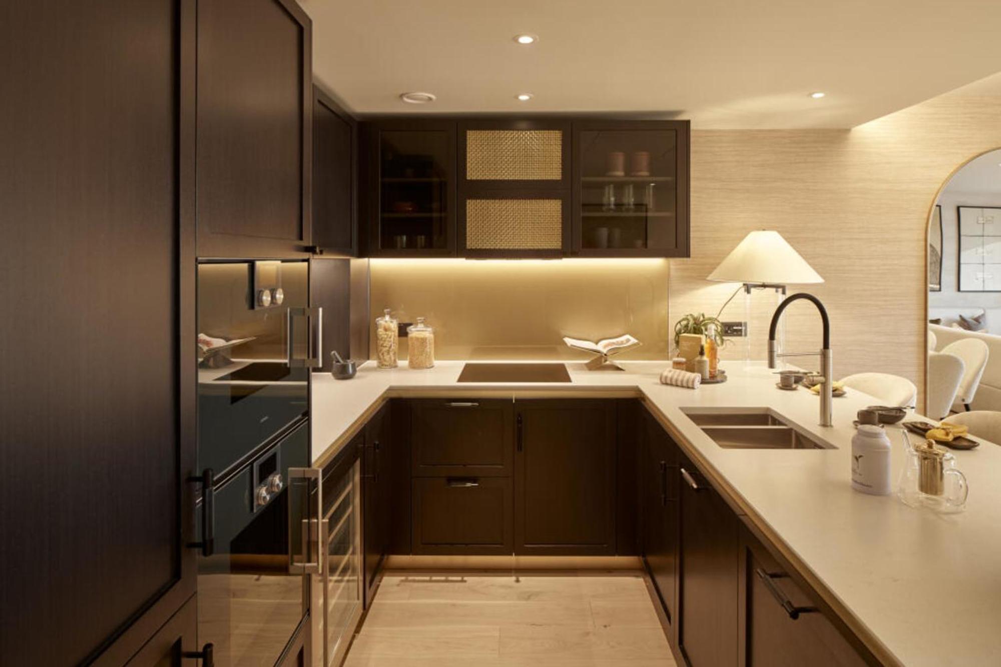 Water View Stunning 3 Bedroom Penthouse Apartment *