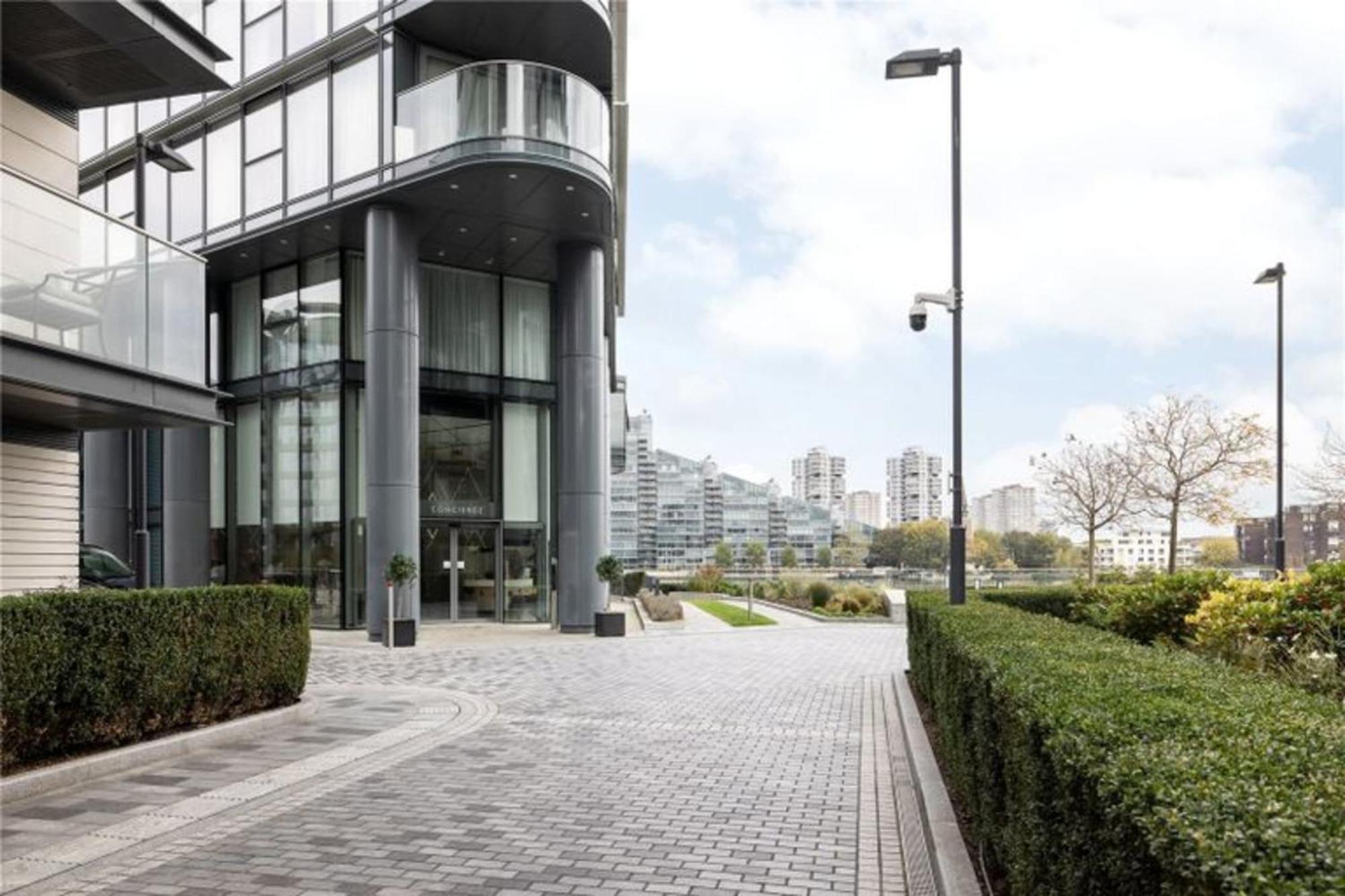 Water View Stunning 3 Bedroom Penthouse * London