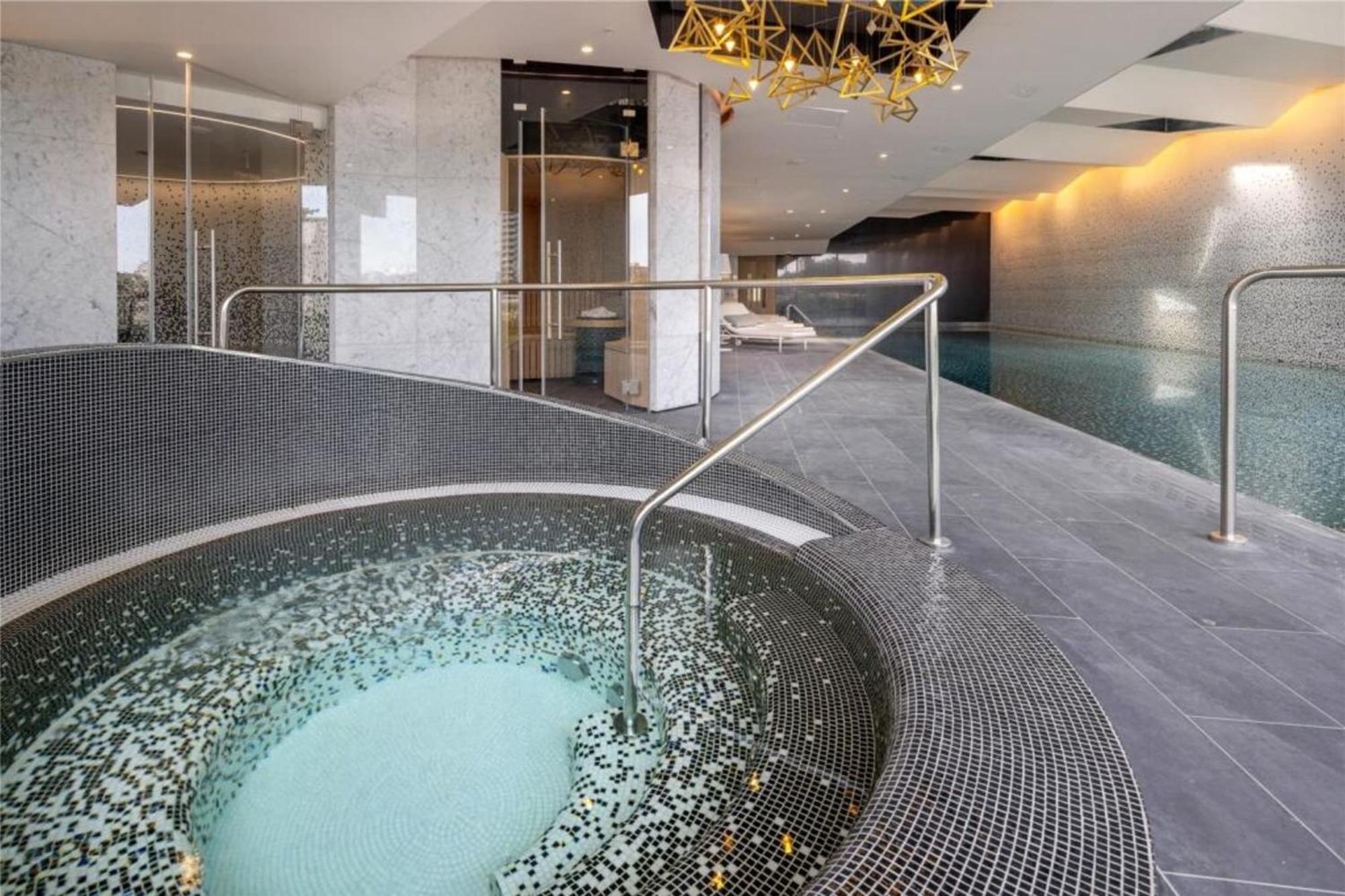 The Water Views 6 Sleeper Penthouse Overlooking River Thames