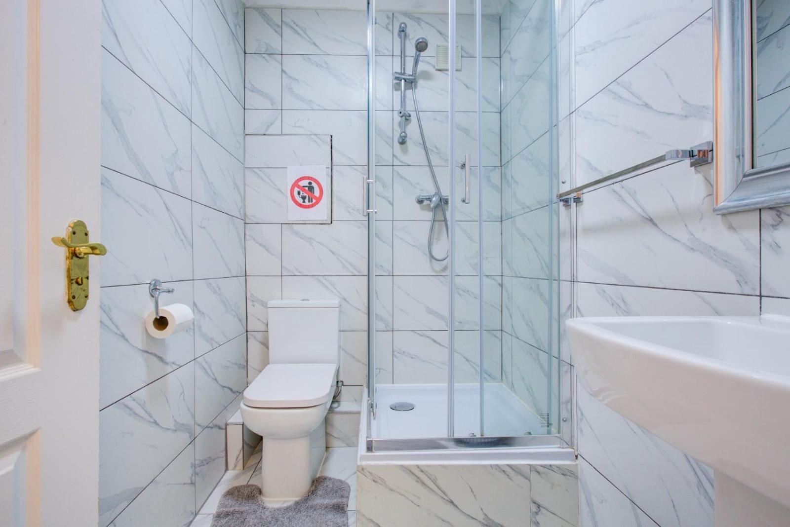 Modern, Family-friendly By Hyde Park & Museums Apartment London