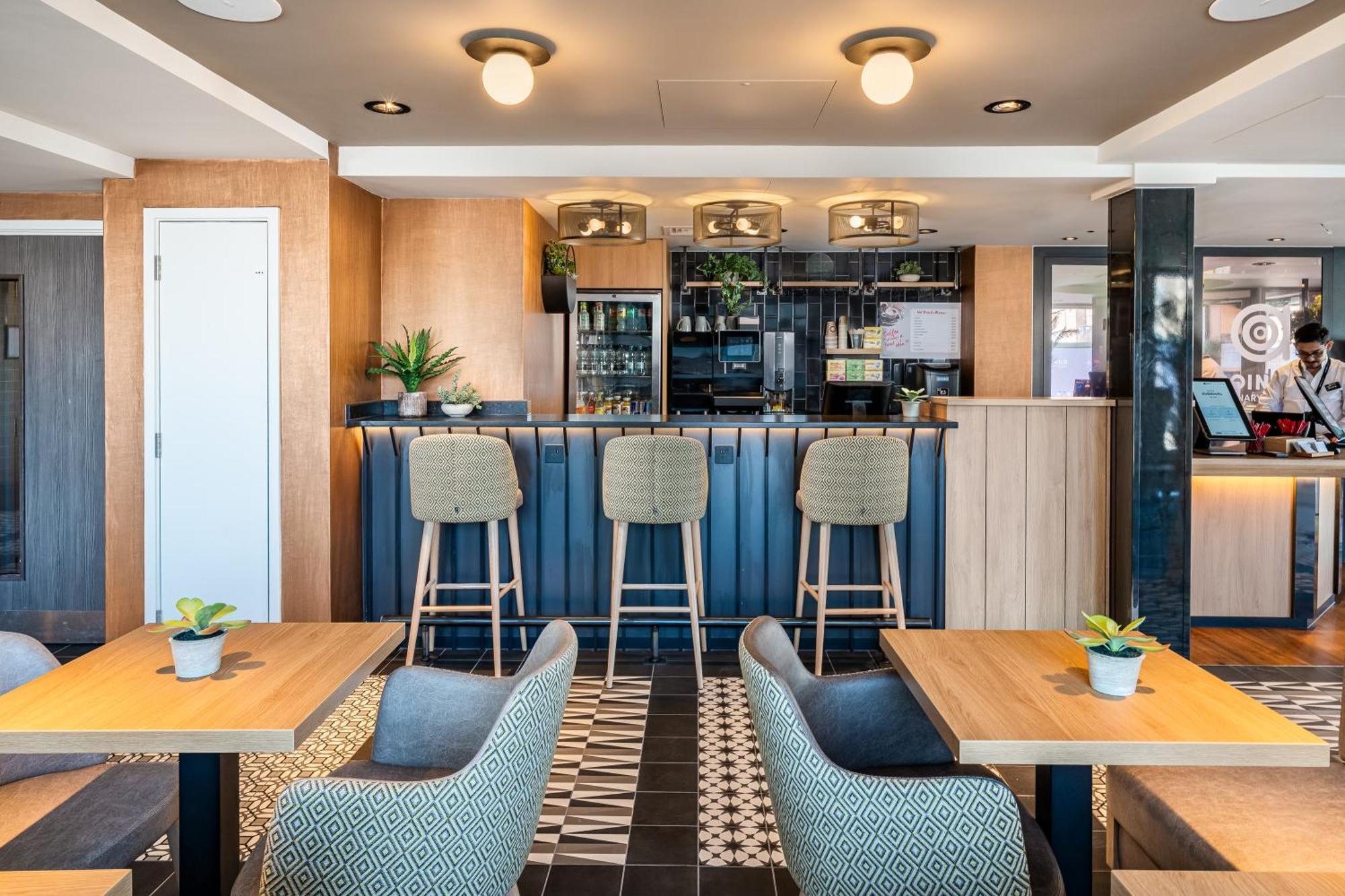 Point A Canary Wharf Hotel 3*