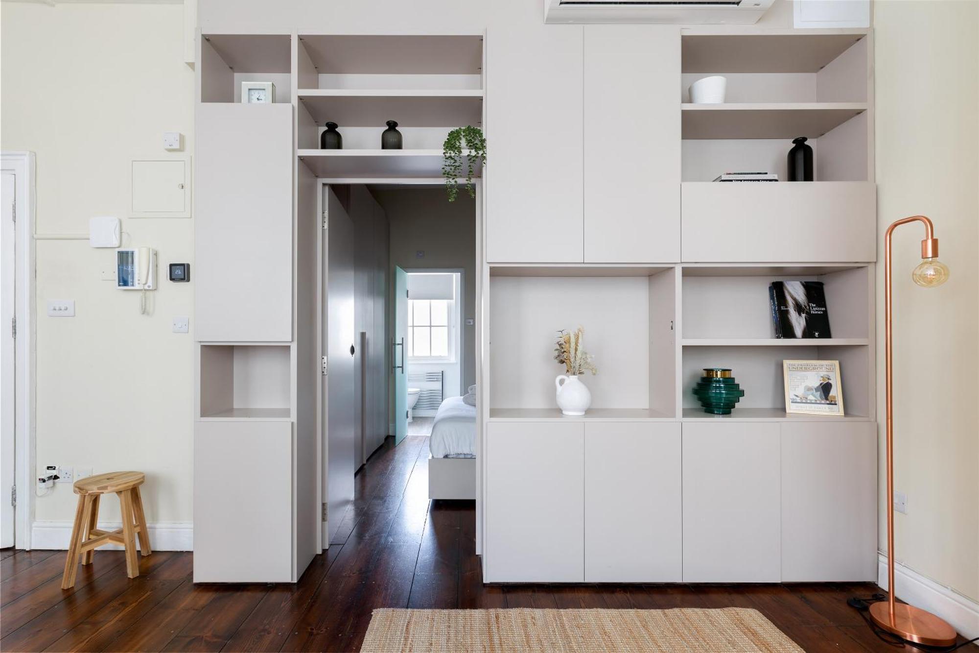 Superb One Bedroom In Soho Apartment *