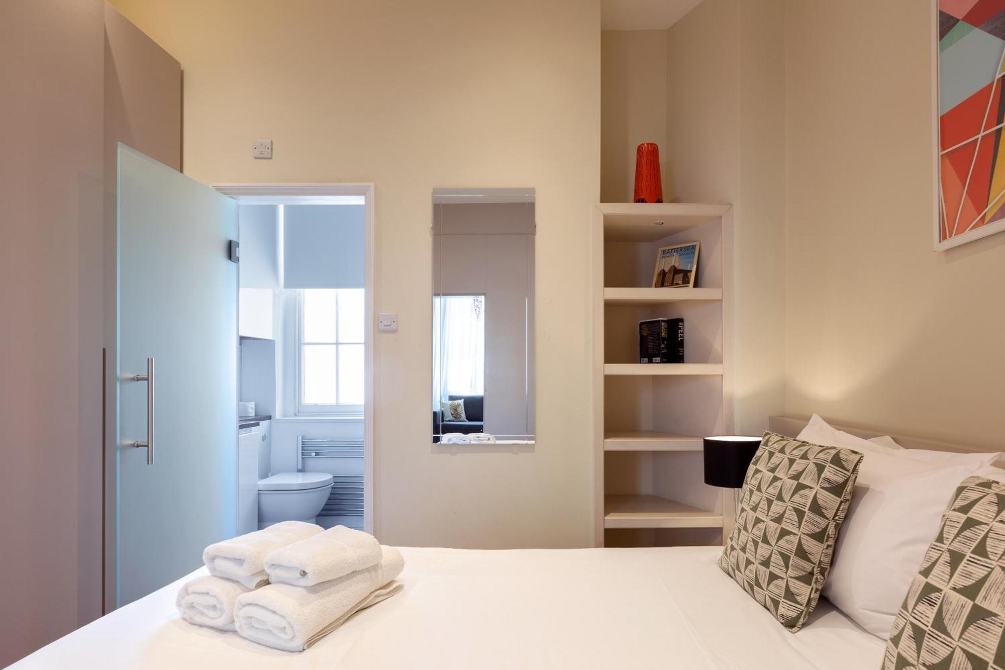 Superb One Bedroom In Soho Apartment London