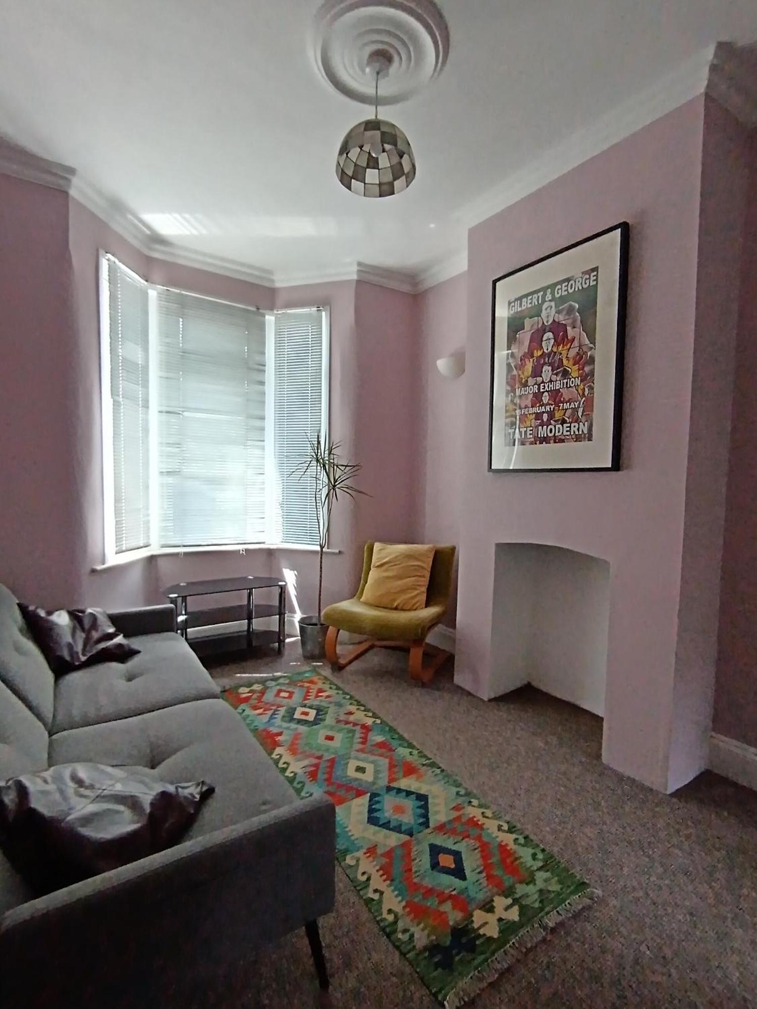 3 Bed Ground Floor Flat Apartment *