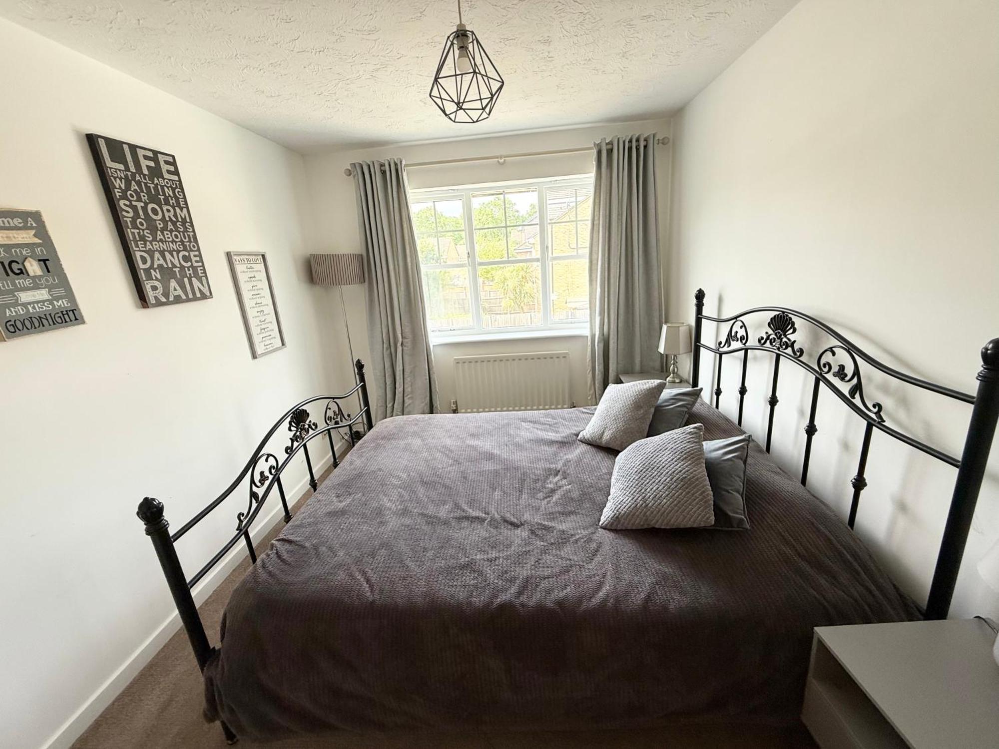 3 Bed House With Parking And Garden Near Tower Bridge London
