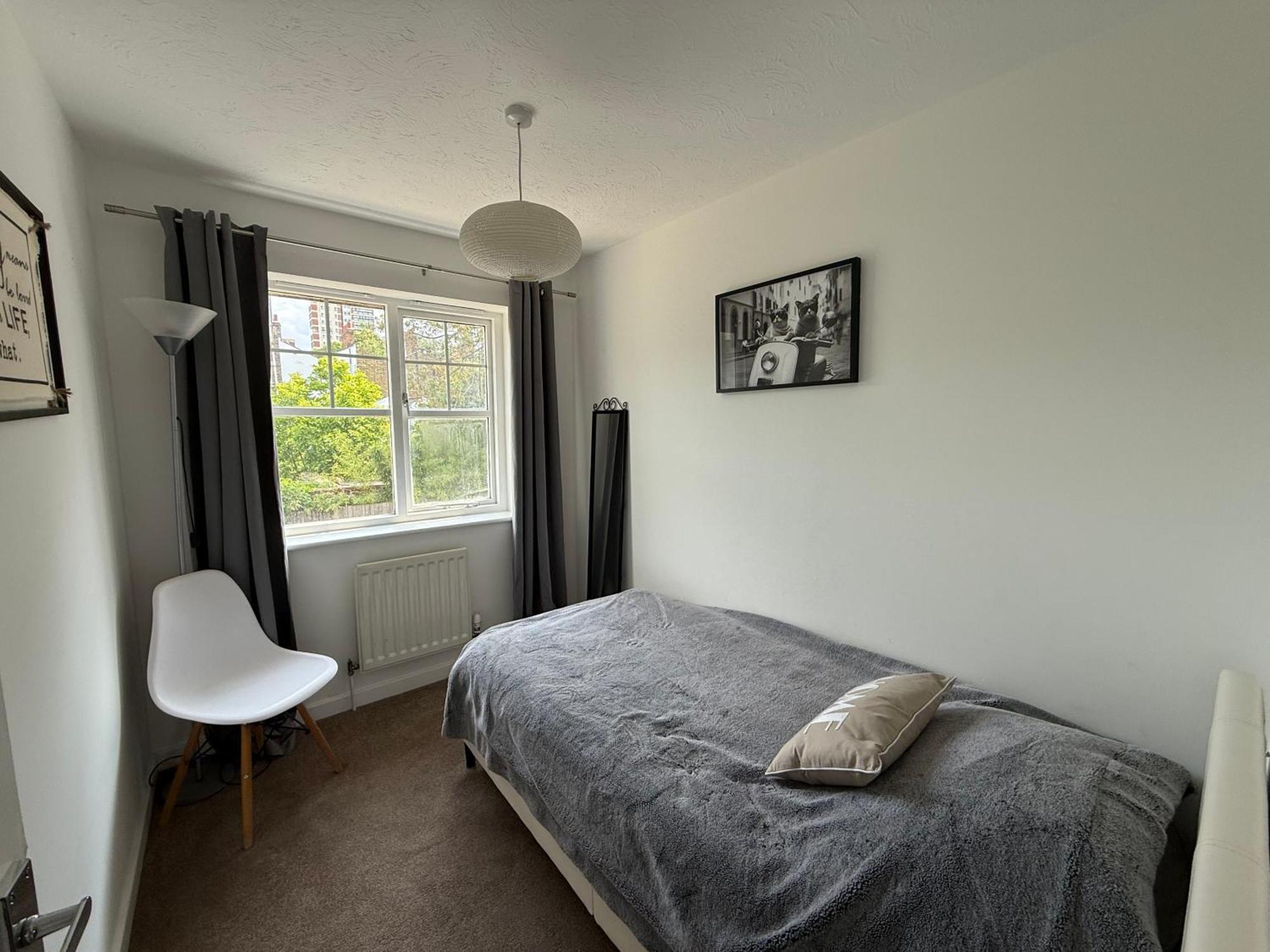 3 Bed House With Parking And Garden Near Tower Bridge London