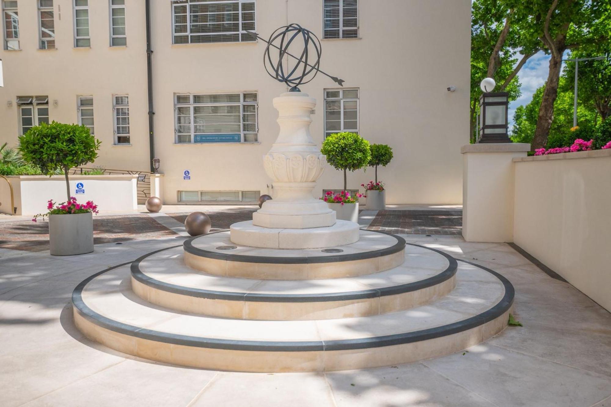 Apartamento 1 Bed Flat In Nell Gwynn House, Sleeps 4, Steps From Harrods & Hyde Park, 24 Hour Reception Londres