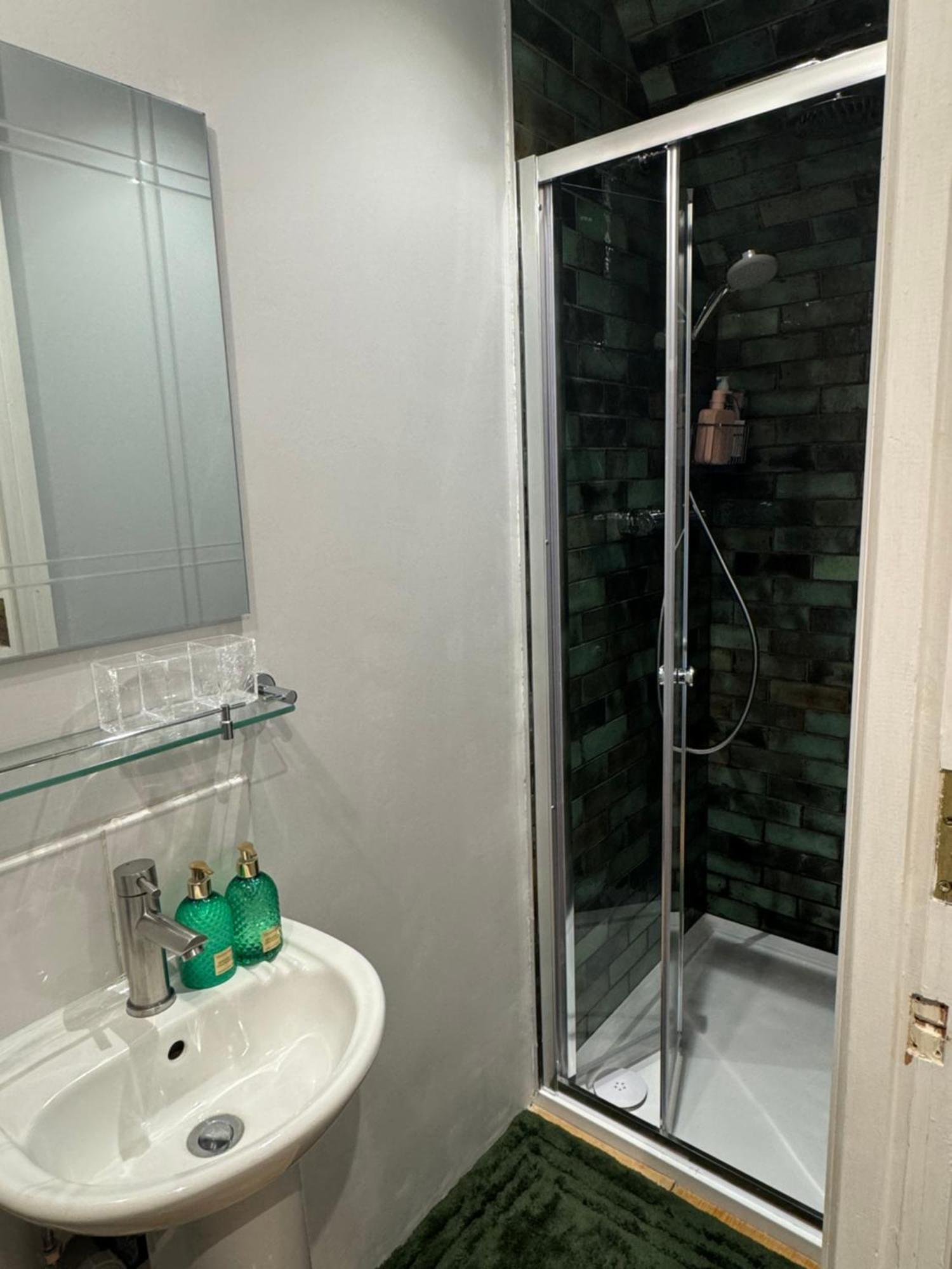 Homestay Waterfront Double With Fireplace In The Heart Of Royal Docks
