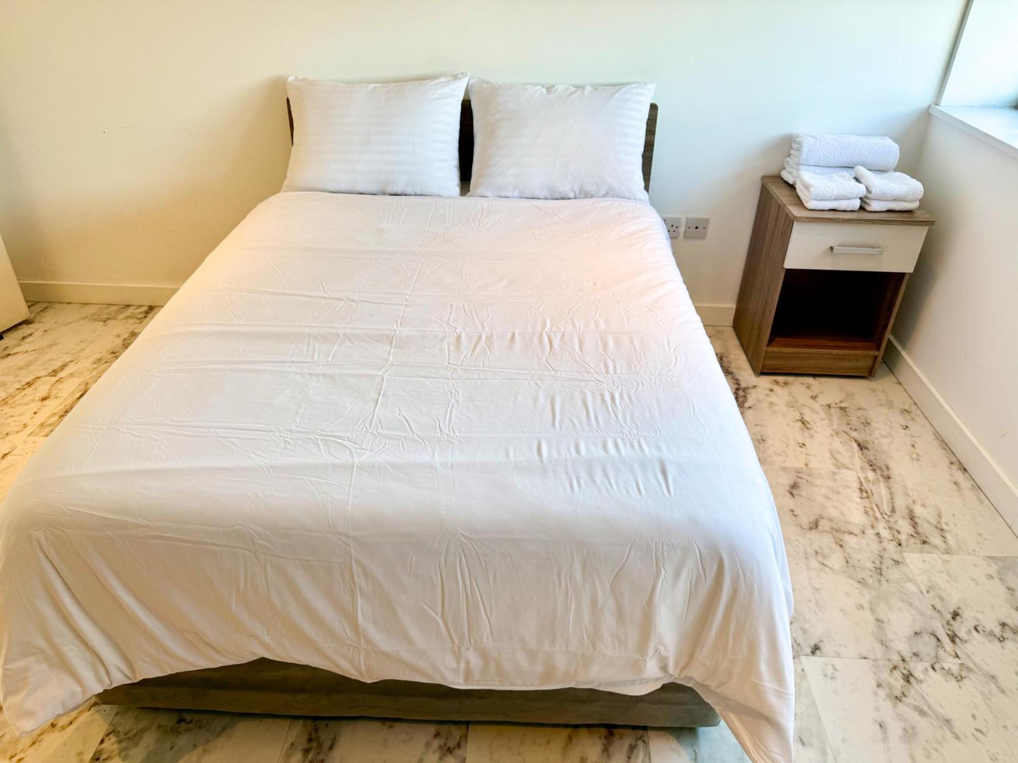 Entire Flat With 2x Bedrooms, 2x Bathrooms And A Big Living In The Olympic Park And Westfield At Stratford 5* London