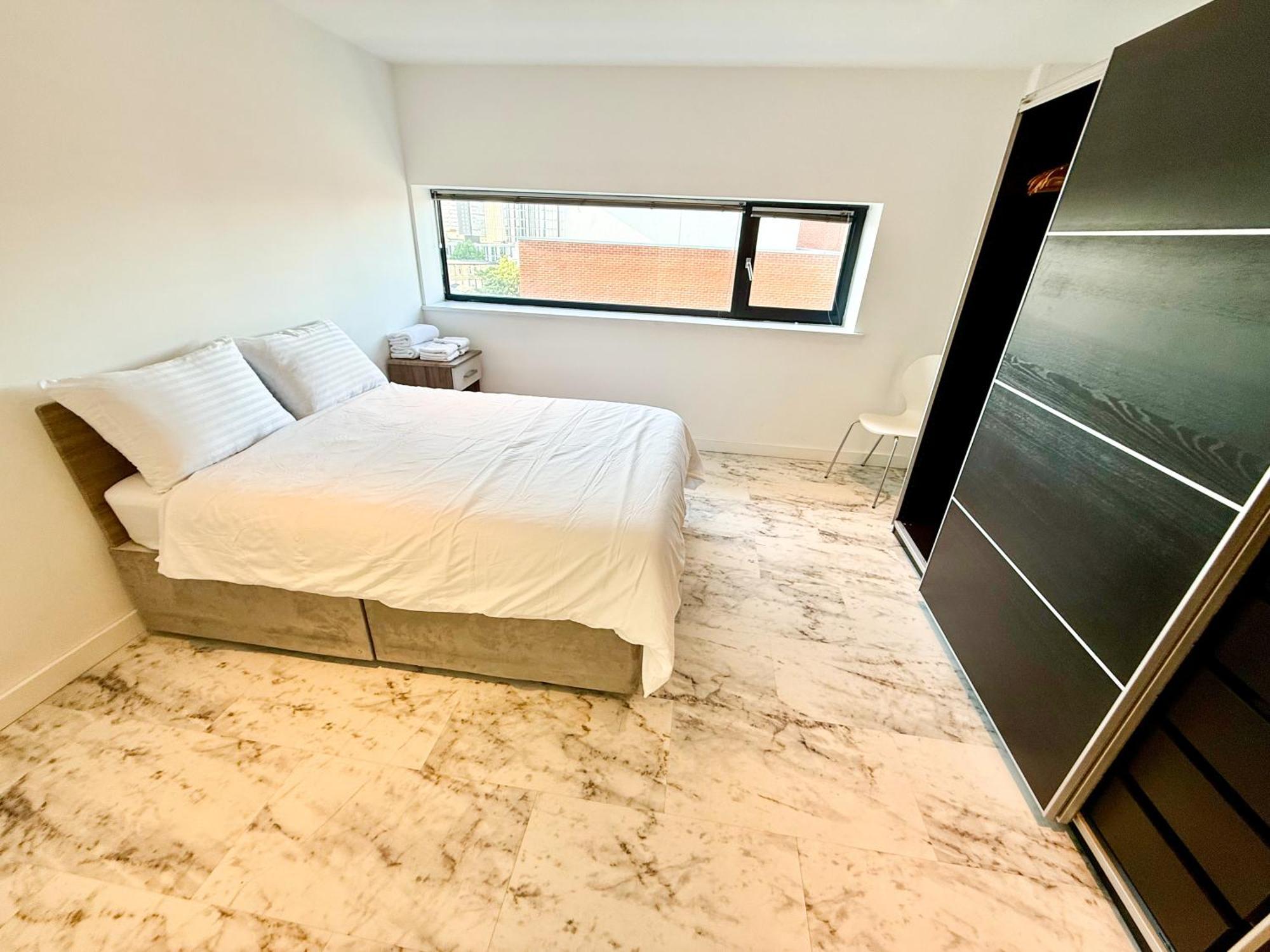 Hotel Entire Flat With 2x Bedrooms, 2x Bathrooms And A Big Living In The Olympic Park And Westfield At Stratford 5*