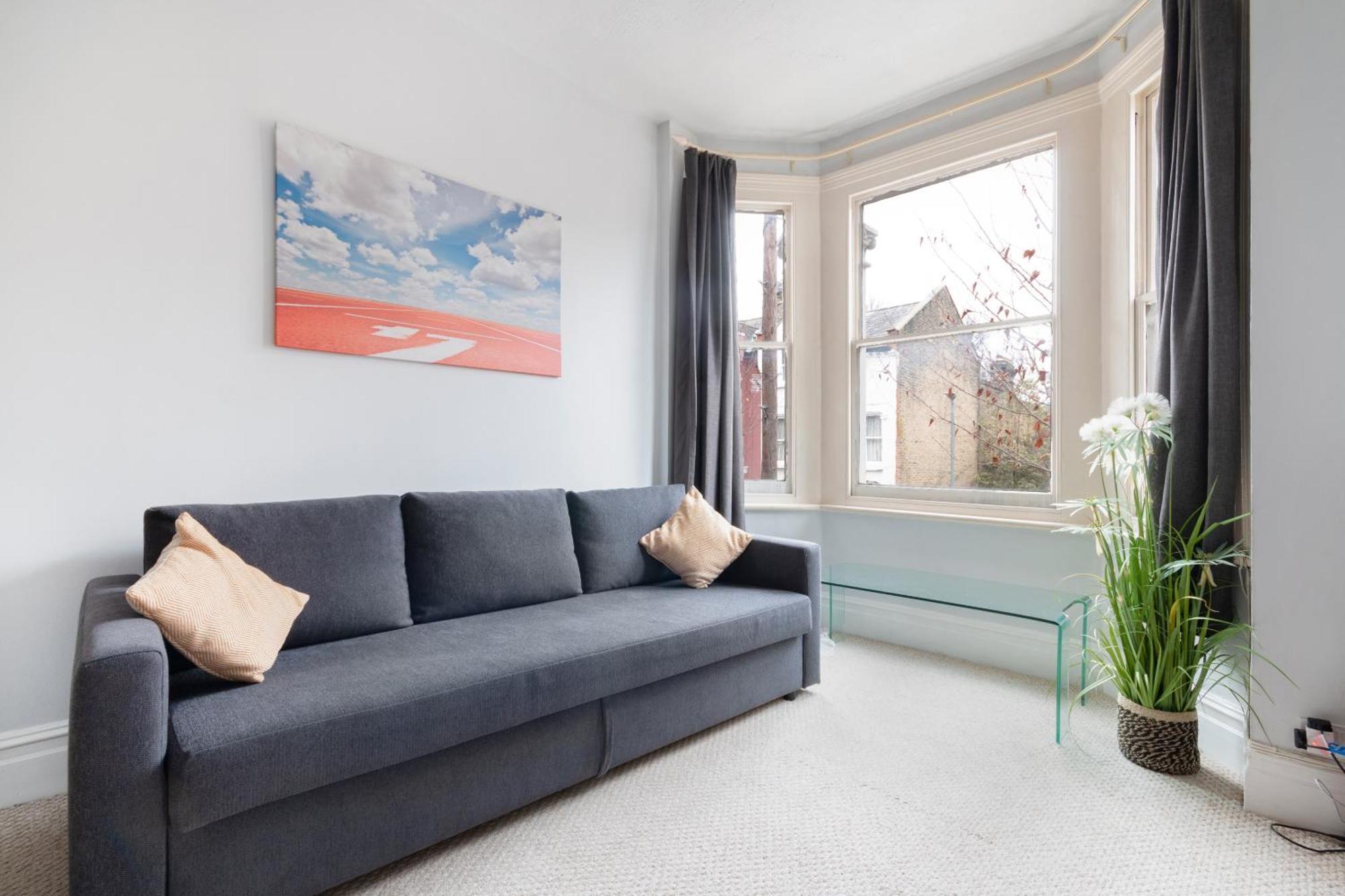 1 Bed Clapham Junction Apartment *