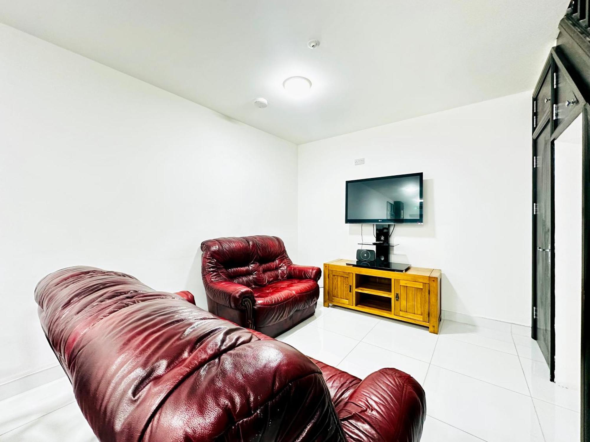Apartment In East Ham, *