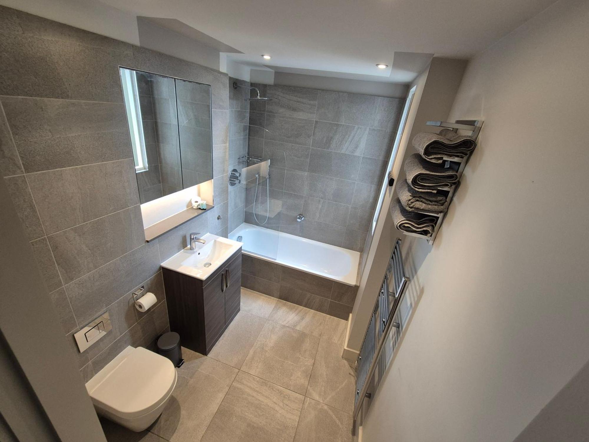 Panoramic Pondview Penthouse London
