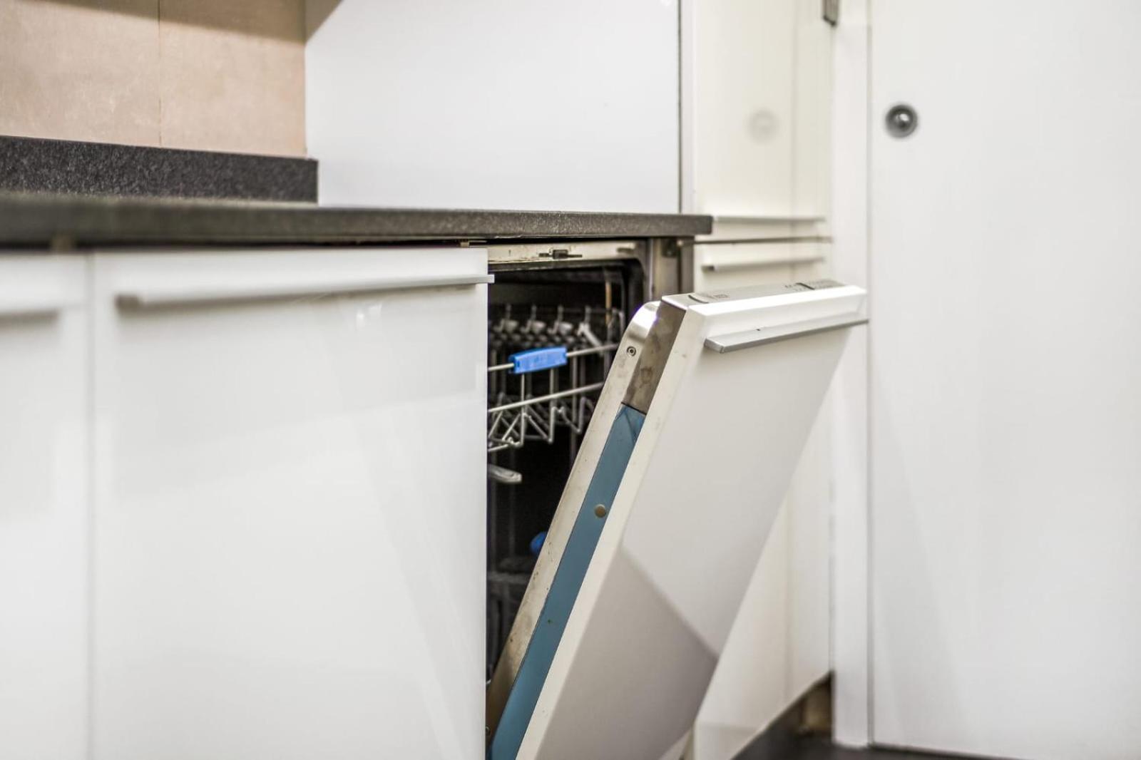 Apartment Stylish London Basement Flat With Patio Near Edgware Road & 6Mins Walk To Marble Arch Station